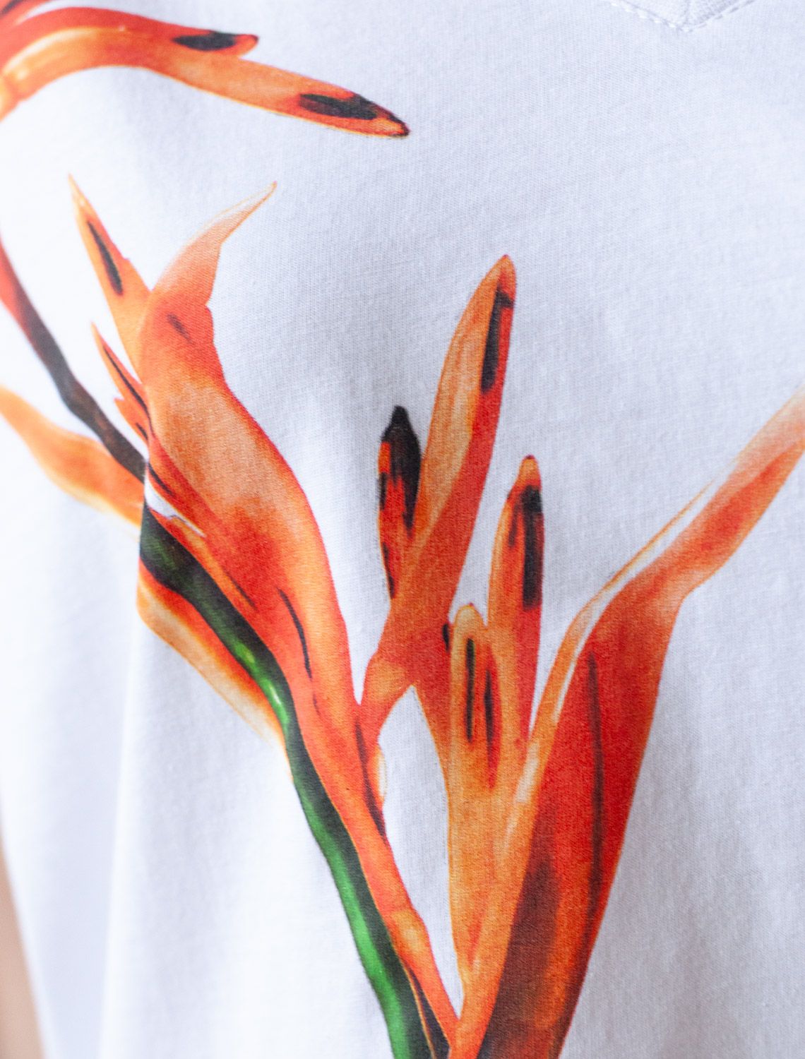 Свободная футболка с V-вырезом и цельнокроеным рукавом из 100% хлопка с принтом