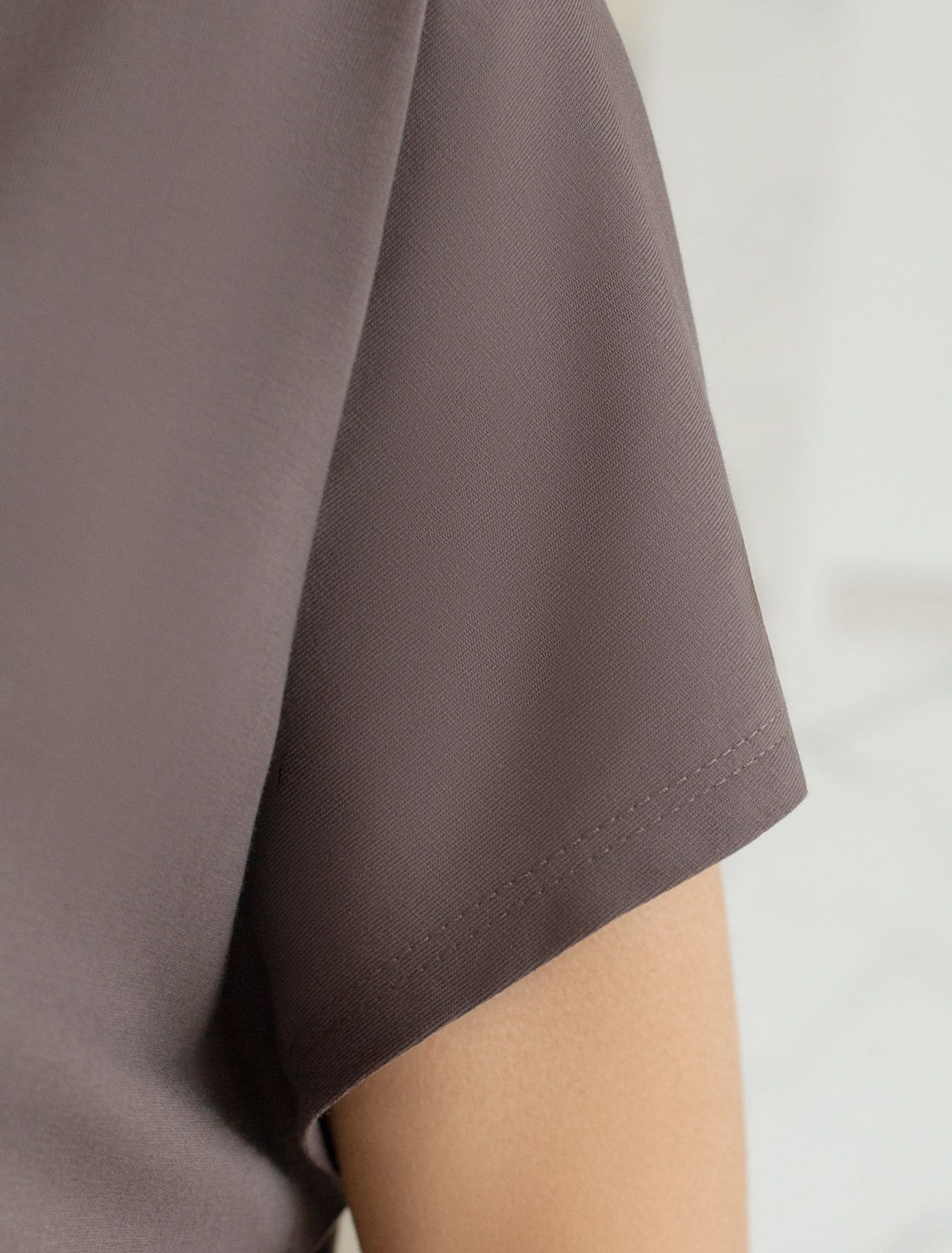 Свободная футболка с V-вырезом и цельнокроеным рукавом из 100% хлопка