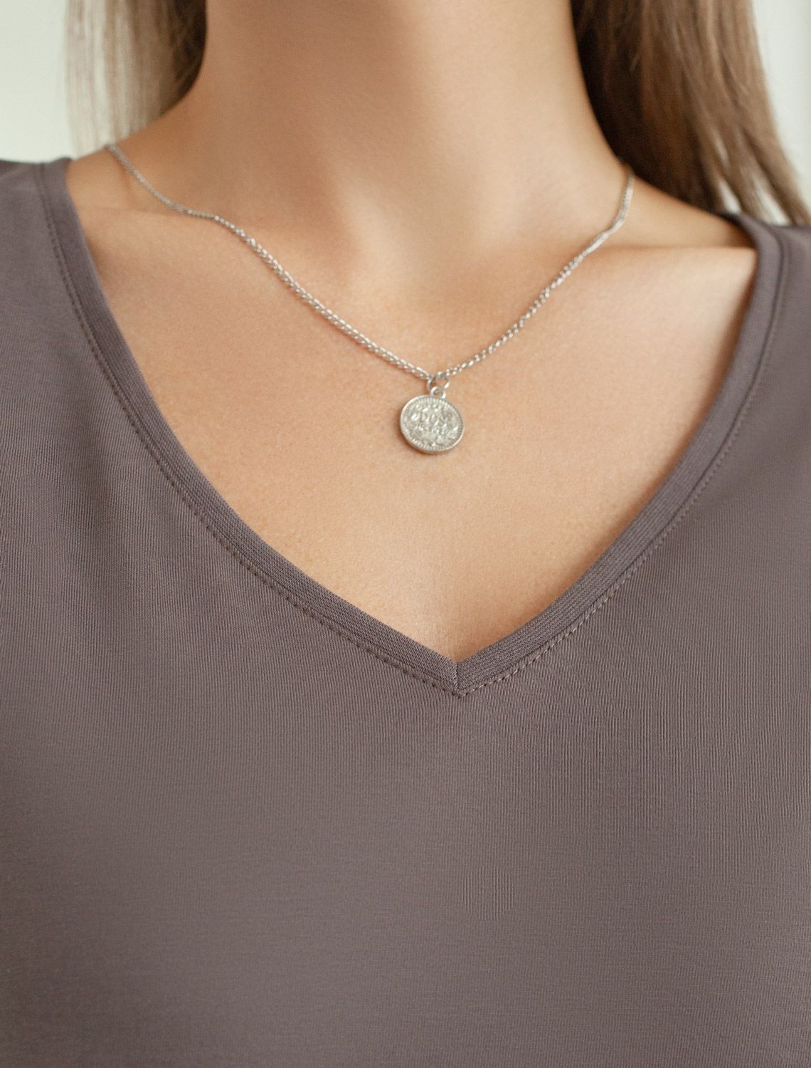 Свободная футболка с V-вырезом и цельнокроеным рукавом из 100% хлопка