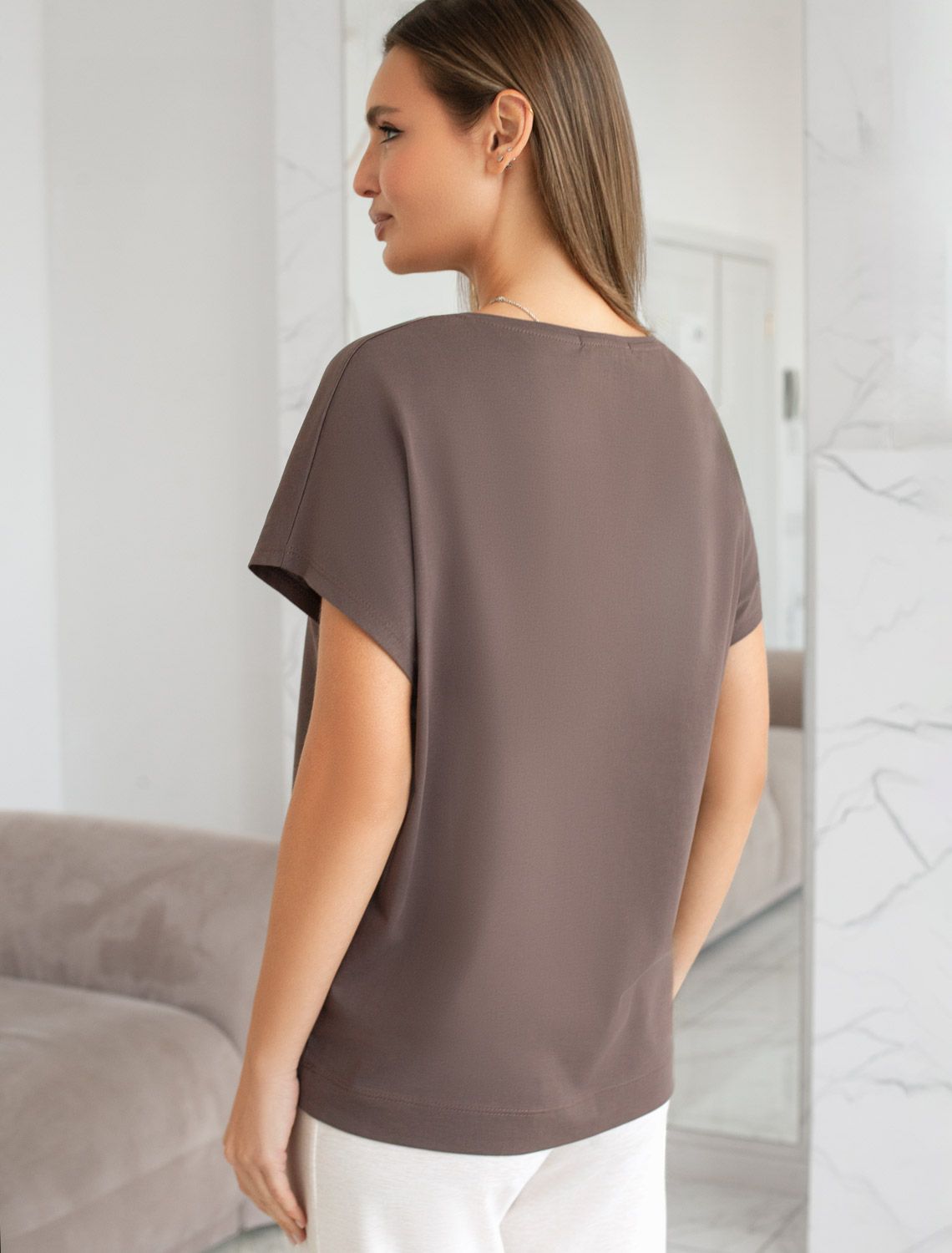 Свободная футболка с V-вырезом и цельнокроеным рукавом из 100% хлопка