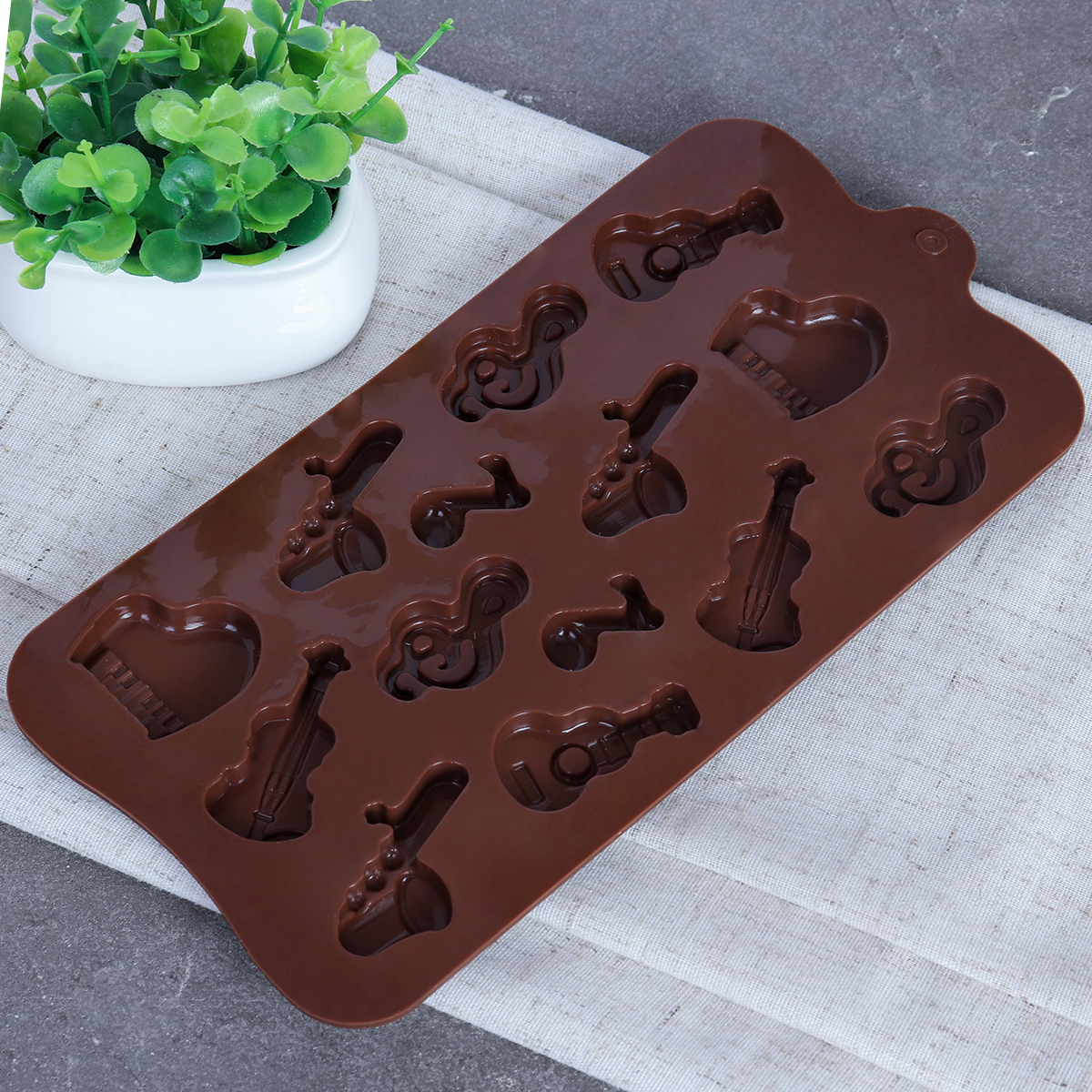 Форма для конфет мармелада и льда 14 ячеек силиконовая Муз инструменты / HL-205 /уп 300/ 21*10,3*1,7 см/ *