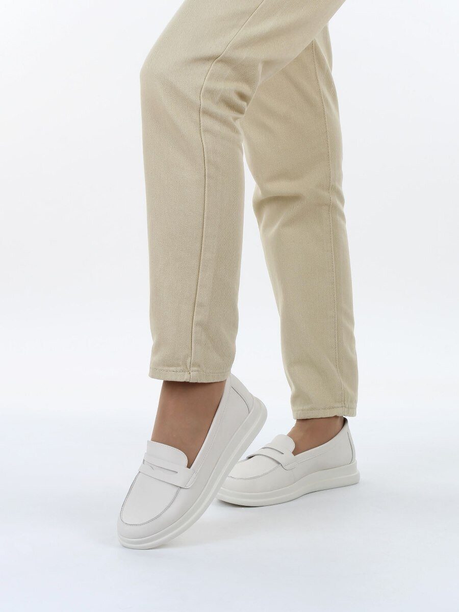 03-M37-11 MILK Лоферы женские (натуральная кожа)