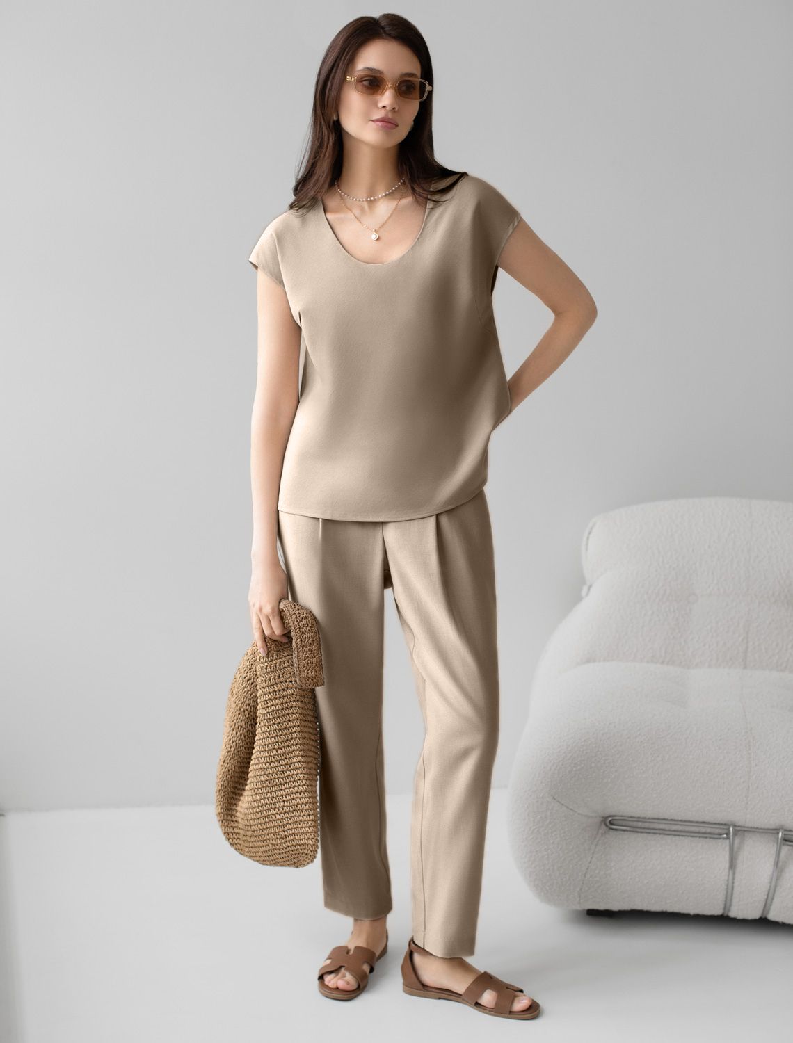 Блузка с U вырезом скроенная по косой из плотного лиоцелла D29.360 светло-бежевый