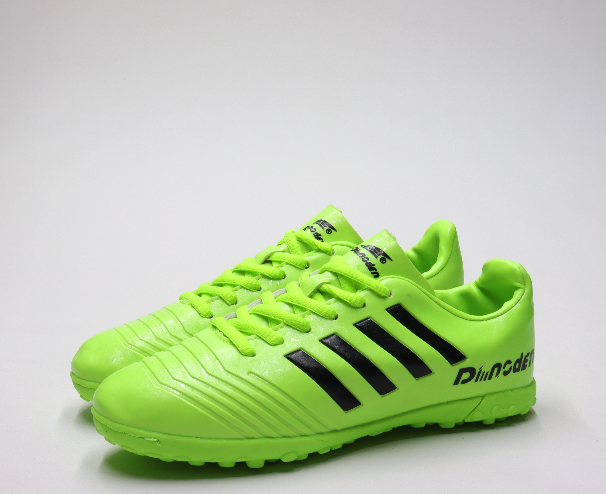 Ст.цена 990р.Футбольные бутсы (36-41)р. / шт.