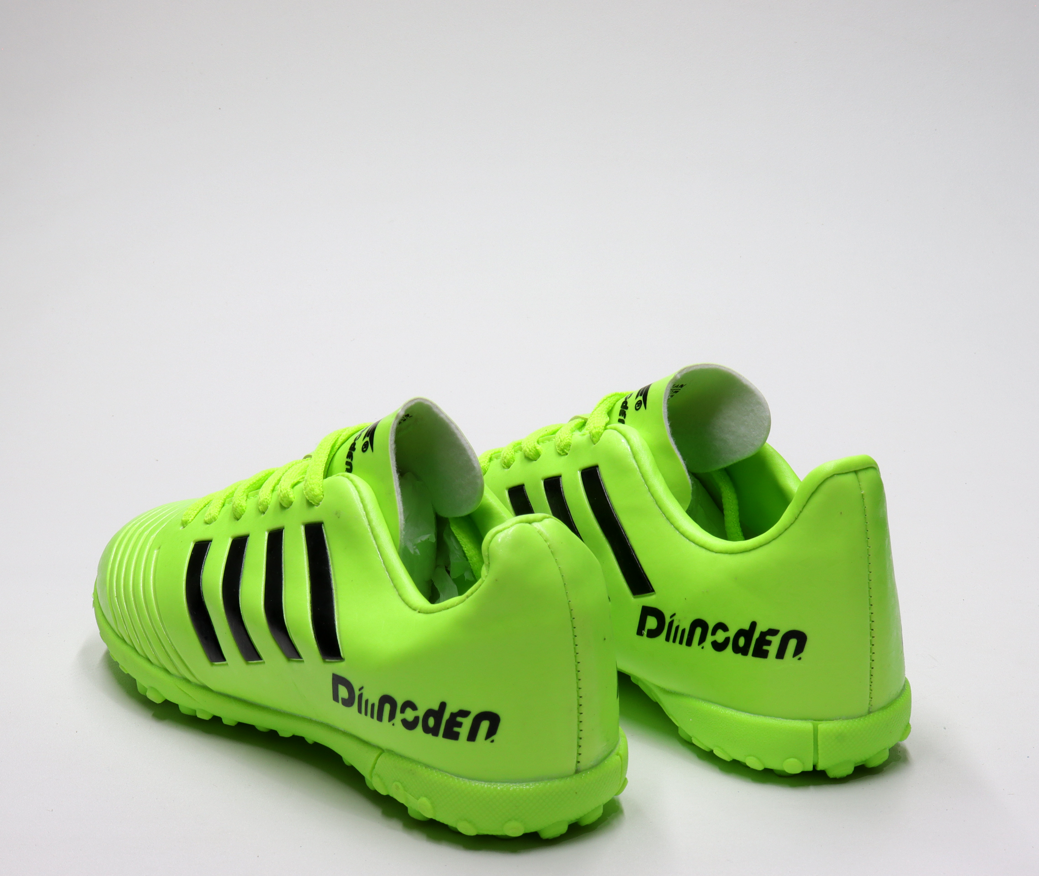 Ст.цена 990р.Футбольные бутсы (36-41)р. / шт.