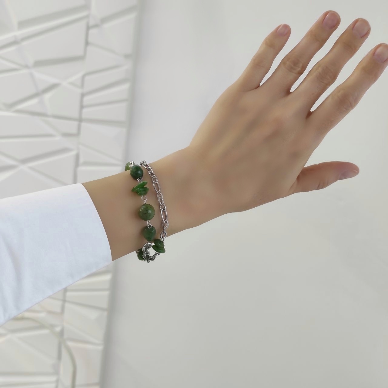 Браслет из нефрита в фурнитуре из стали