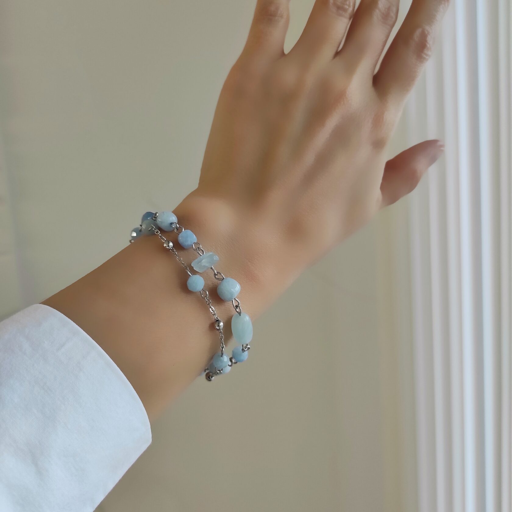 Браслет из аквамарина, камни разной формы