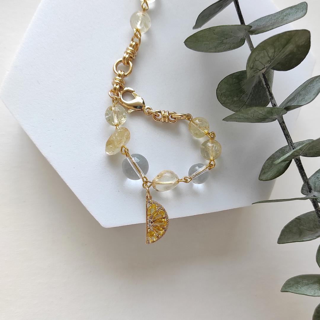 Браслет из цитрина, горного хрусталя с долькой лимона