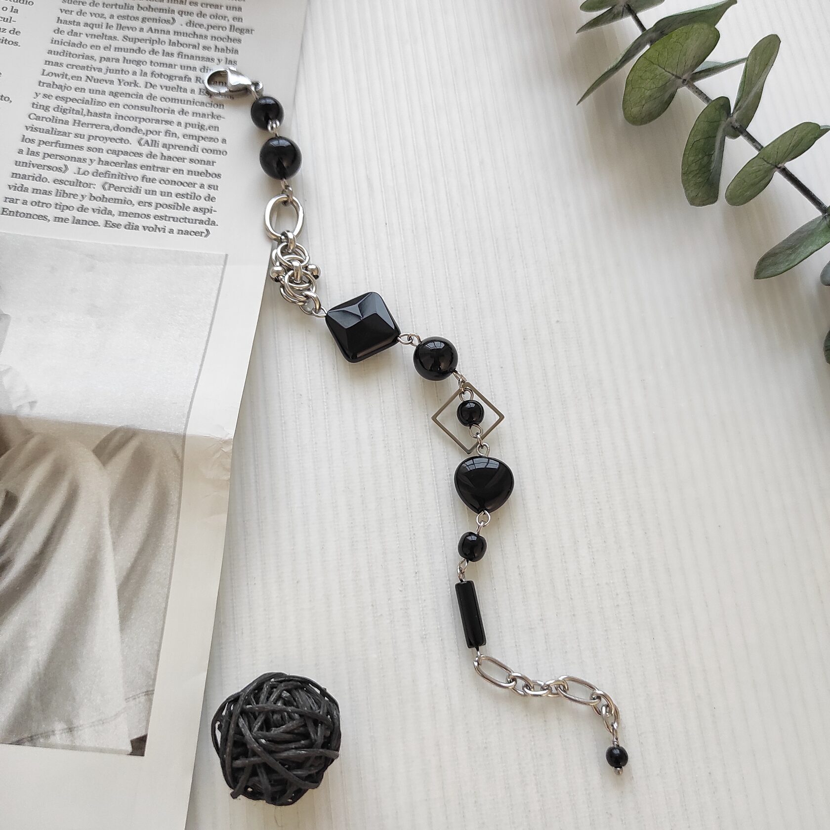 Браслет с чёрным агатом ромб в фурнитуре из стали