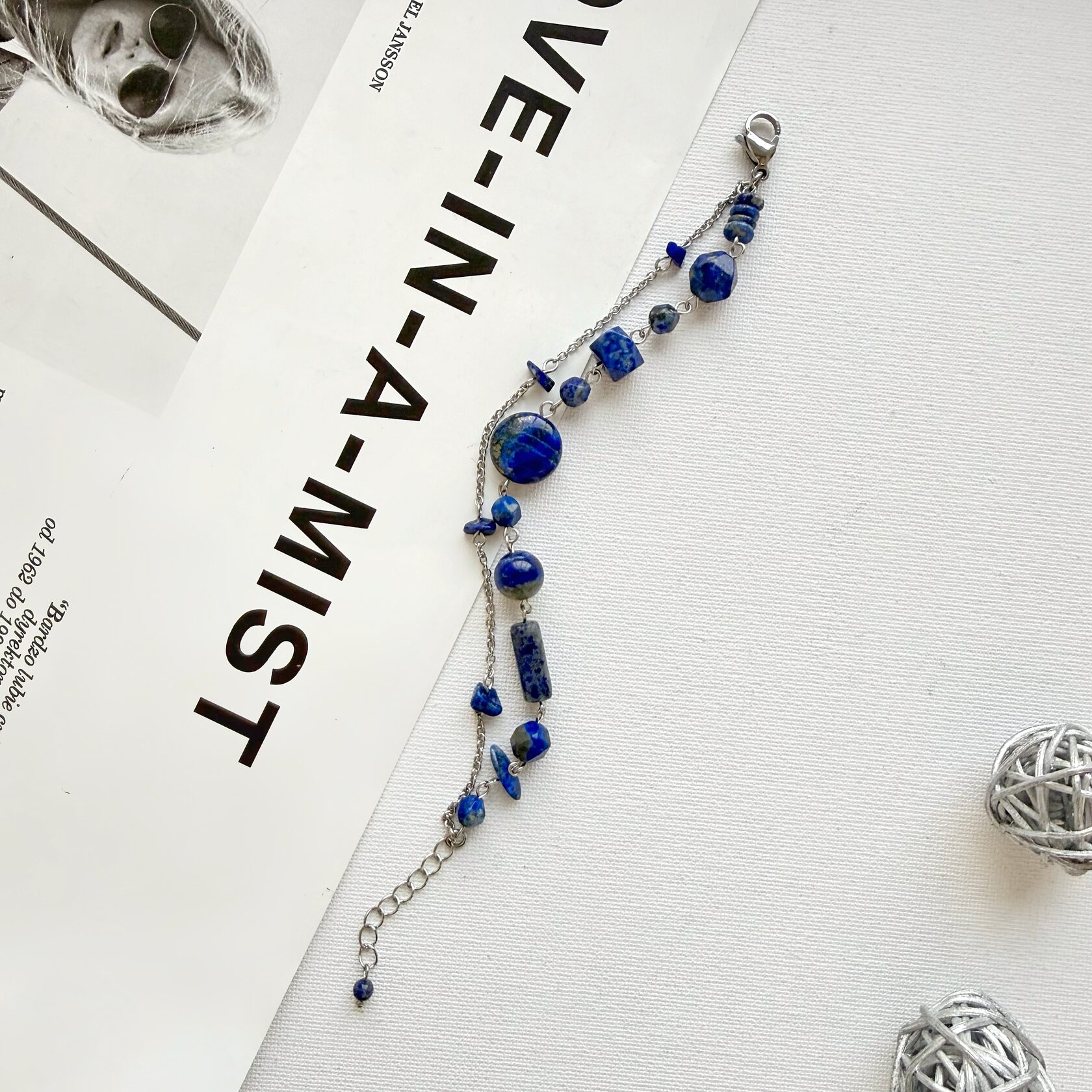 Браслет из лазурита, камни разной формы в фурнитуре из стали