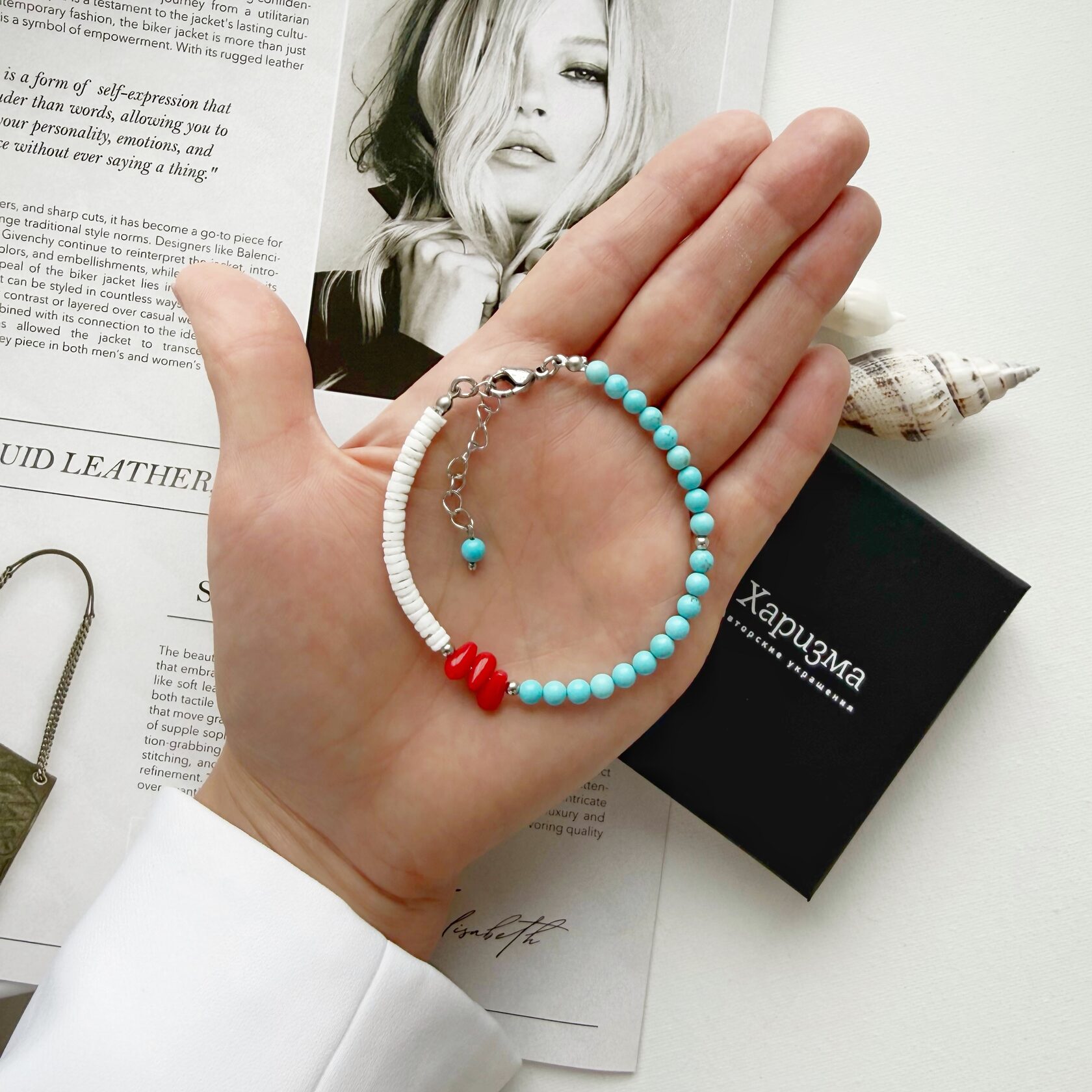 Браслет с белым и красным кораллом, турквинитом