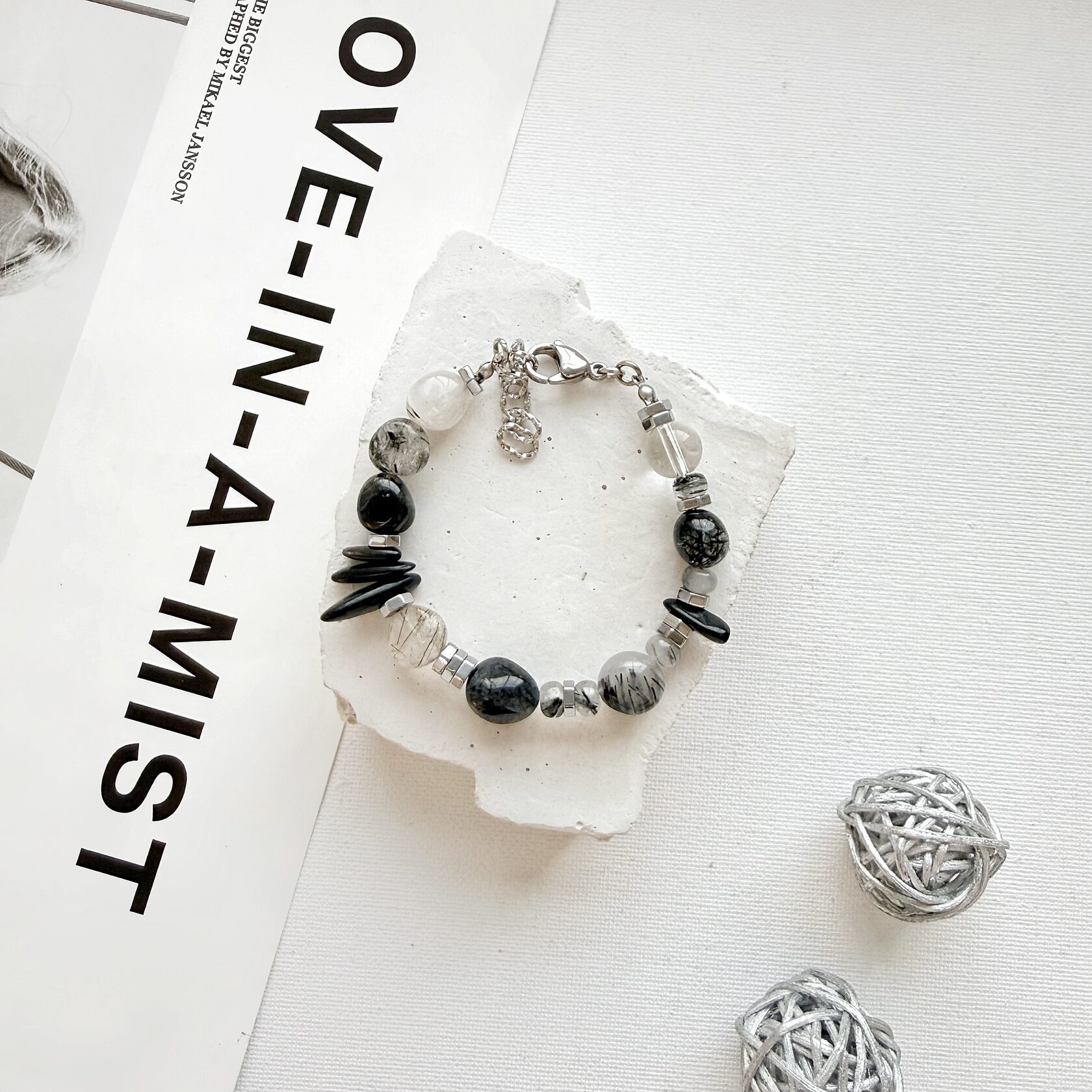 Браслет из турмалинового кварца, гиперстена, гематита и горного хрусталя