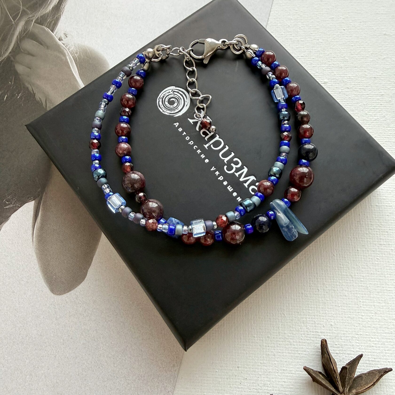 Браслет двойной из натуральных камней: гранат, кианит, лазурит, авантюрин