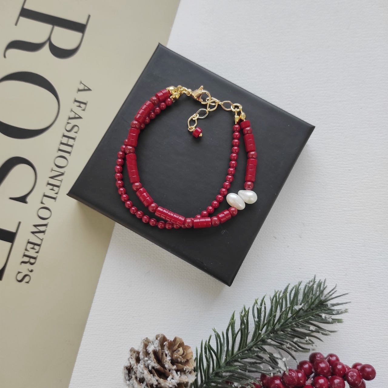 Браслет в 2 слоя красного цвета с натуральным жемчугом