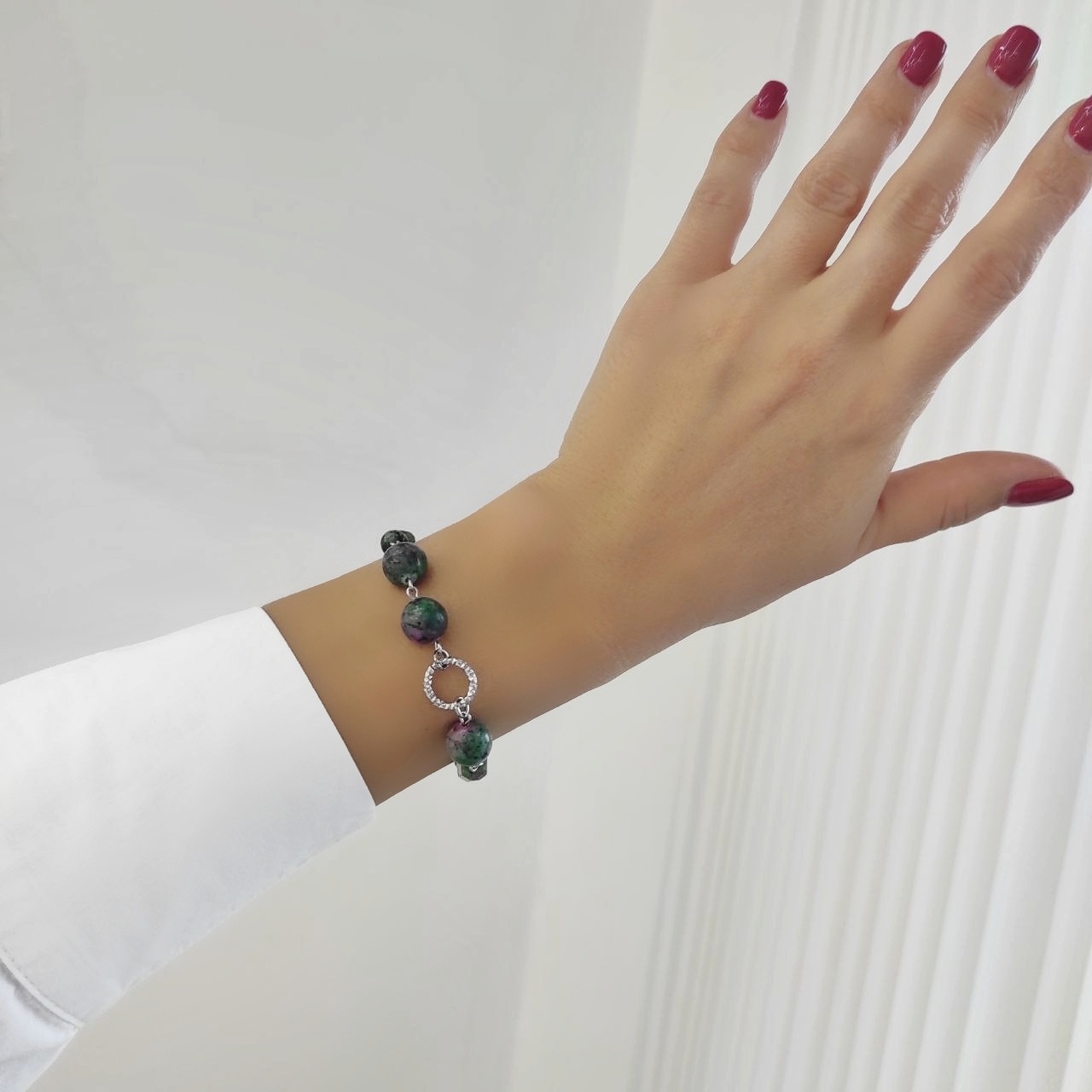 Браслет из цоизита в фурнитуре из стали