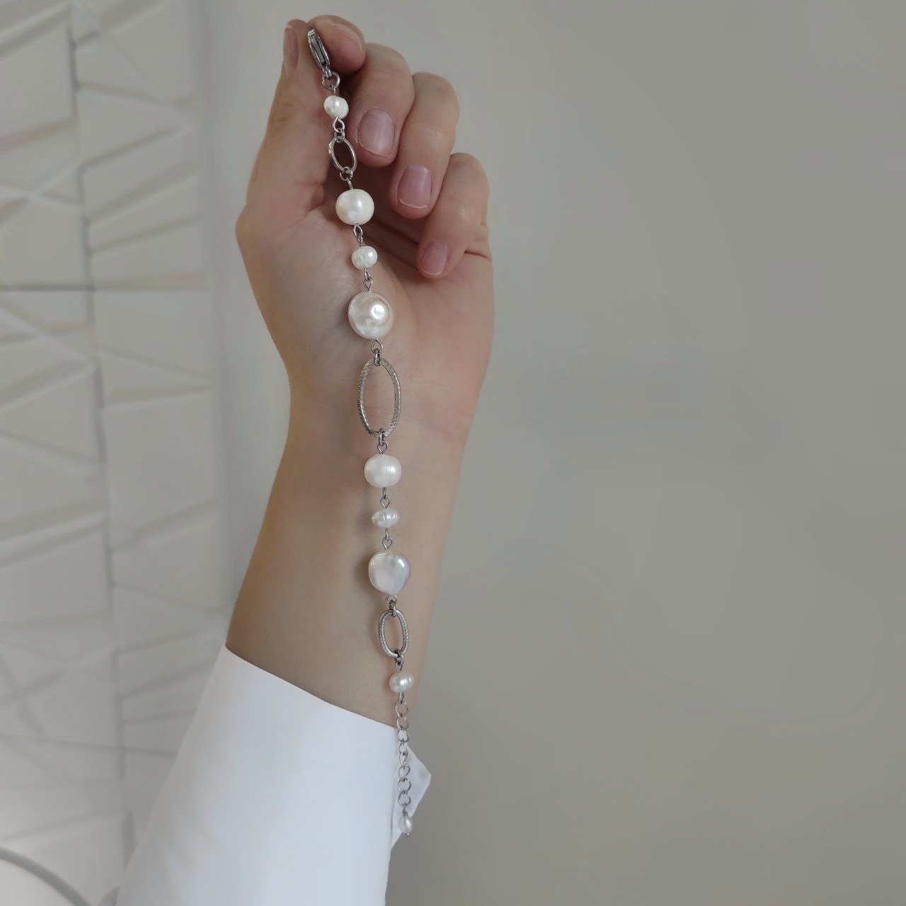 Браслет с барочным жемчугом в фурнитуре из стали Уценка