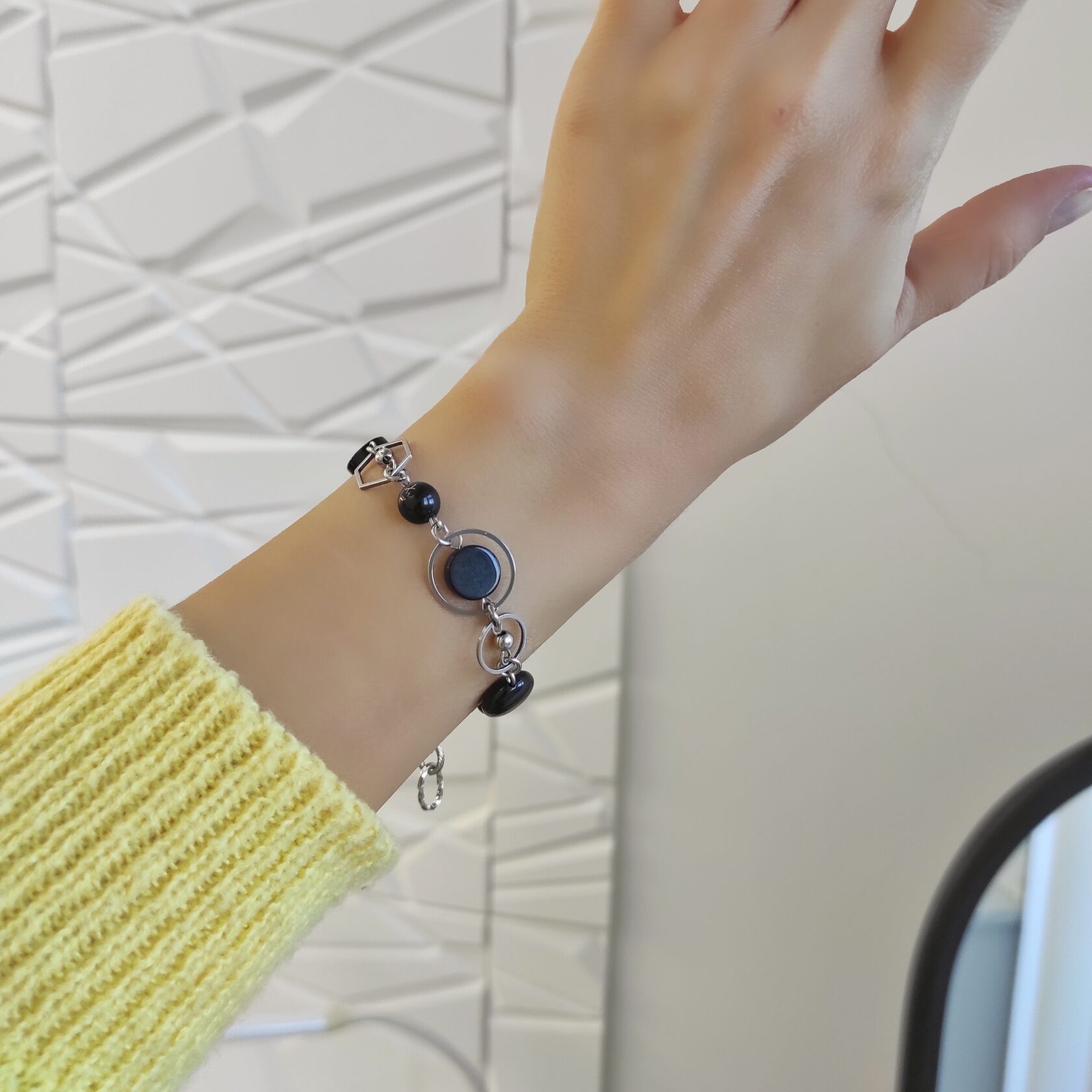 Браслет из черного агата в стиле геометрия