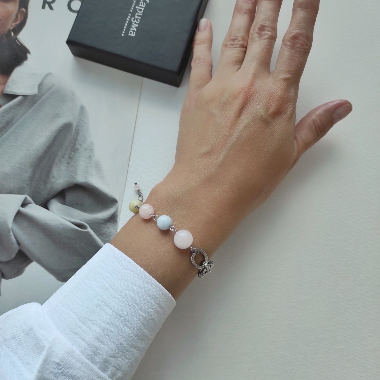 Браслет с кварцем пастельных оттенков: розовый, голубой, зелёный