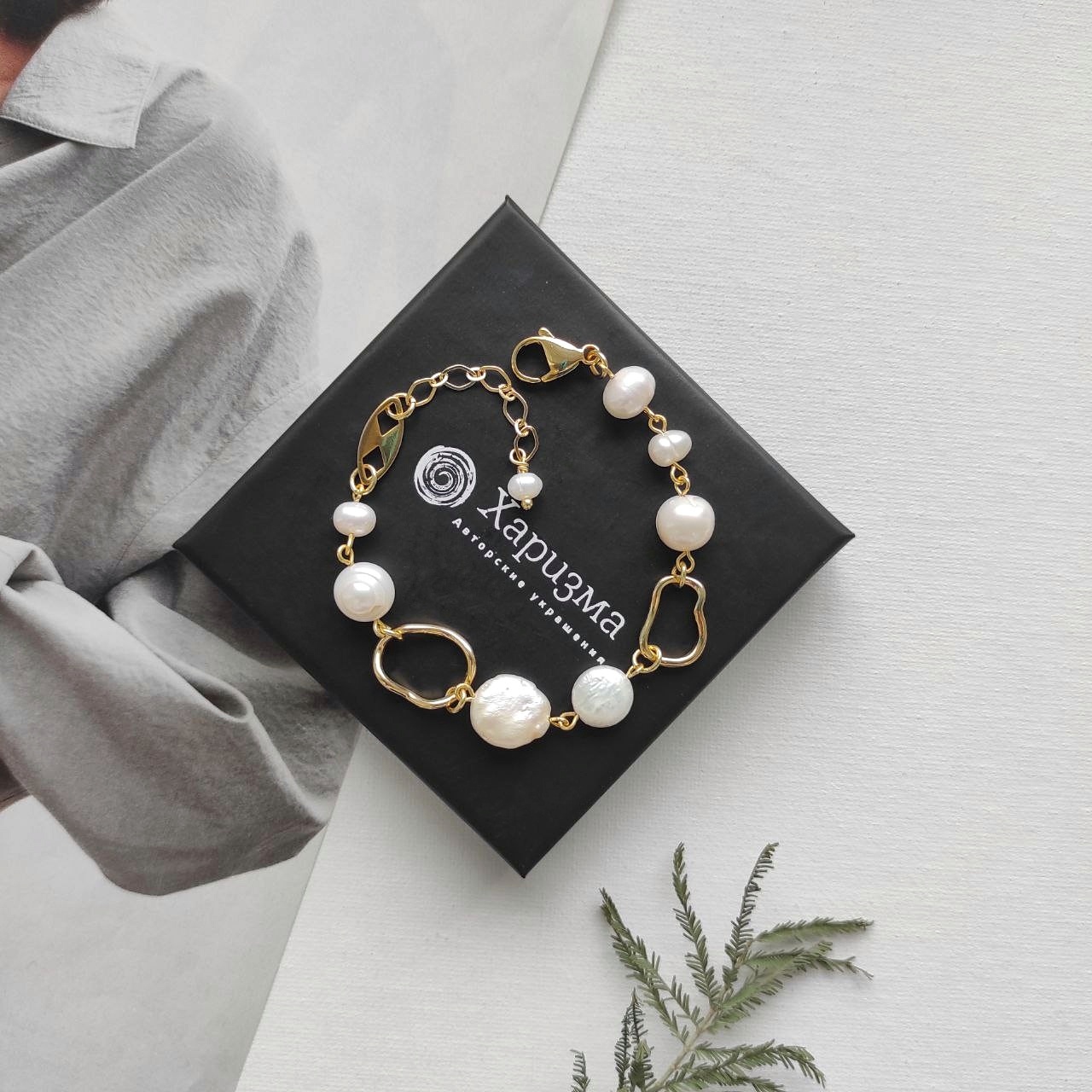 Браслет с жемчугом и позолоченными элементами Уценка