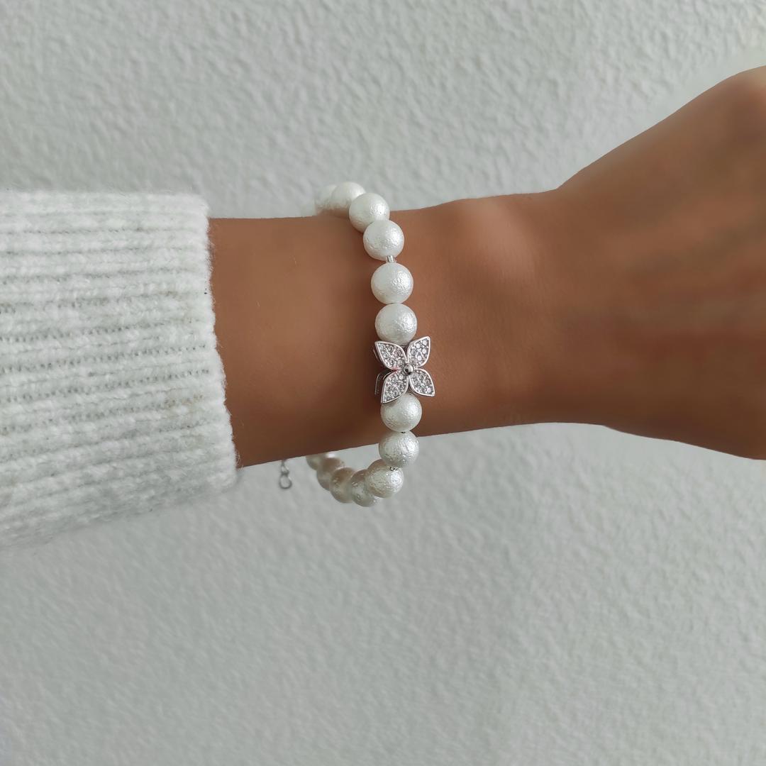 Браслет из хлопкового жемчуга с клевером