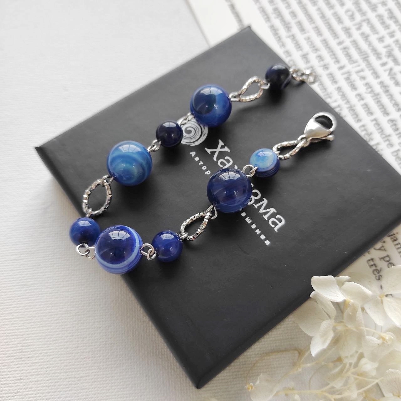 Браслет с синим агатом в фурнитуре из стали