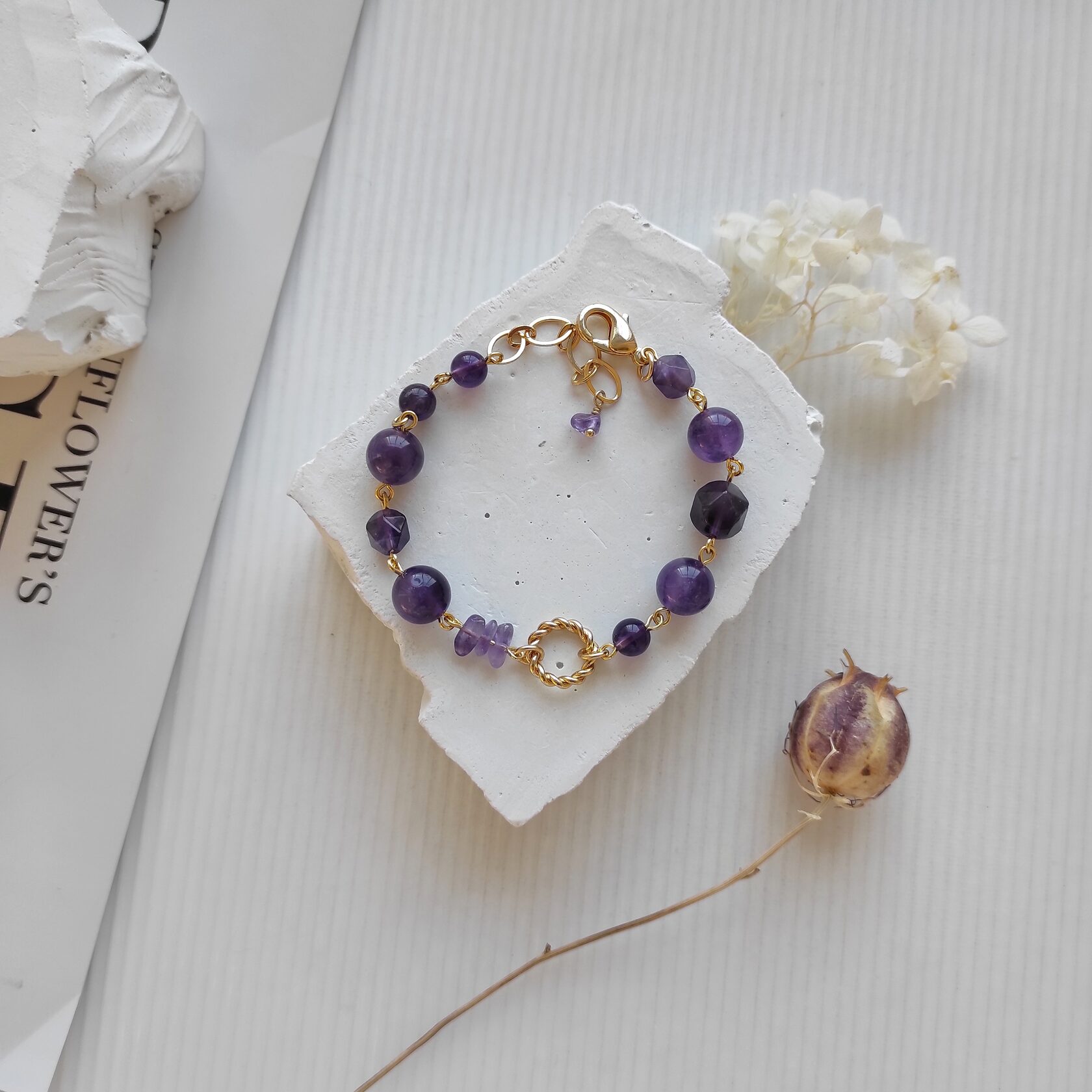 Браслет из аметистов в позолоченой фурнитуре