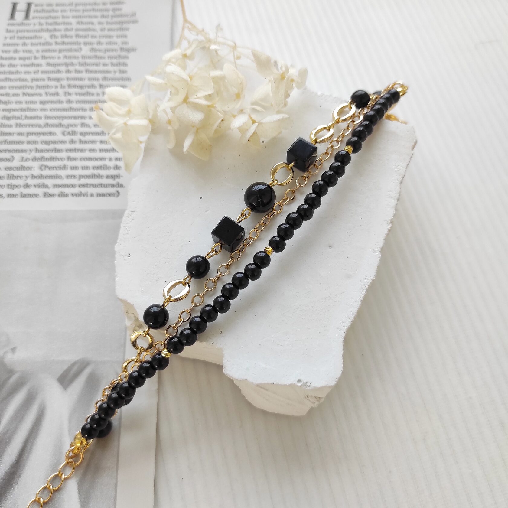 Многослойный браслет из черного агата и оникса в позолоченой фурнитуре