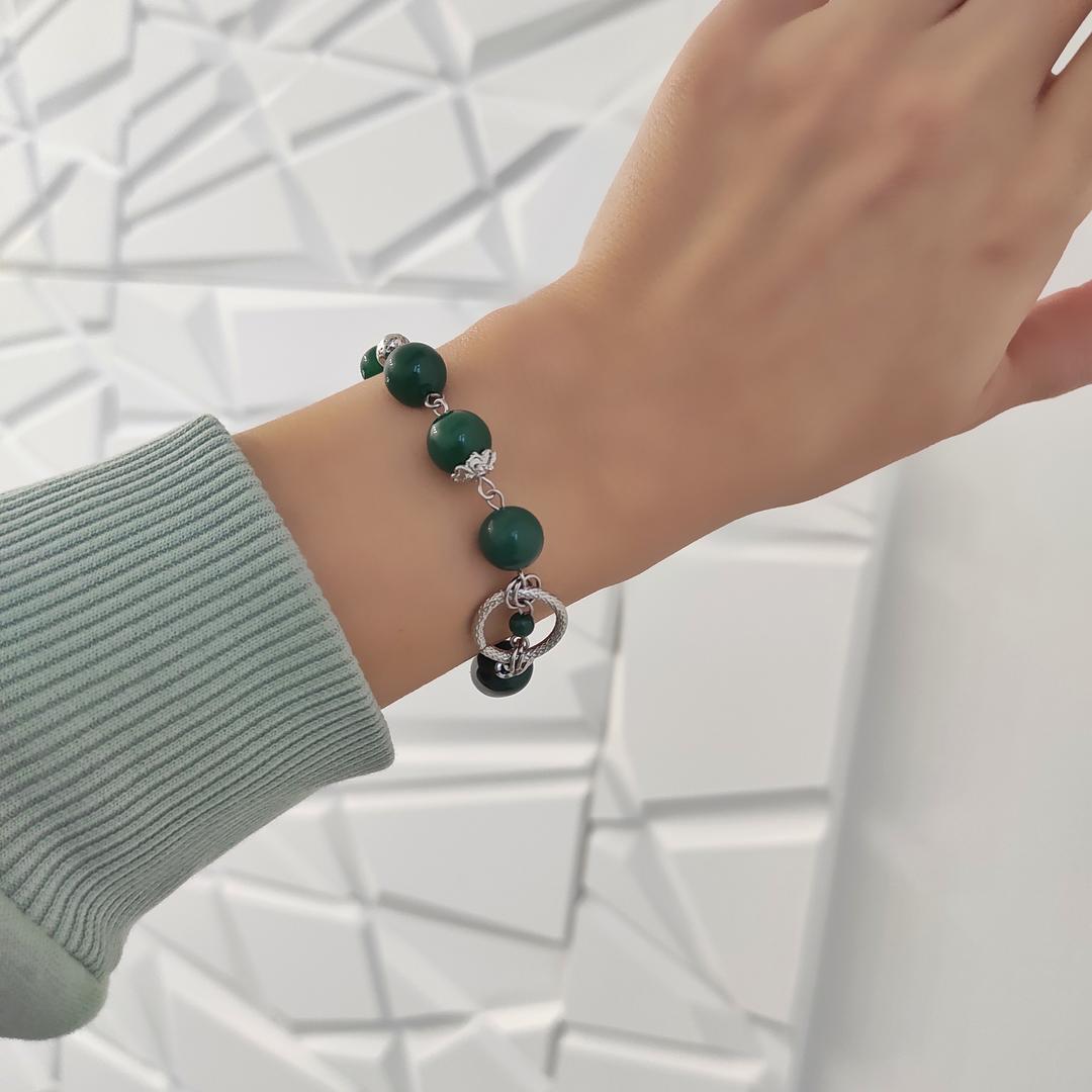 Браслет с зелёным агатом в белом металле