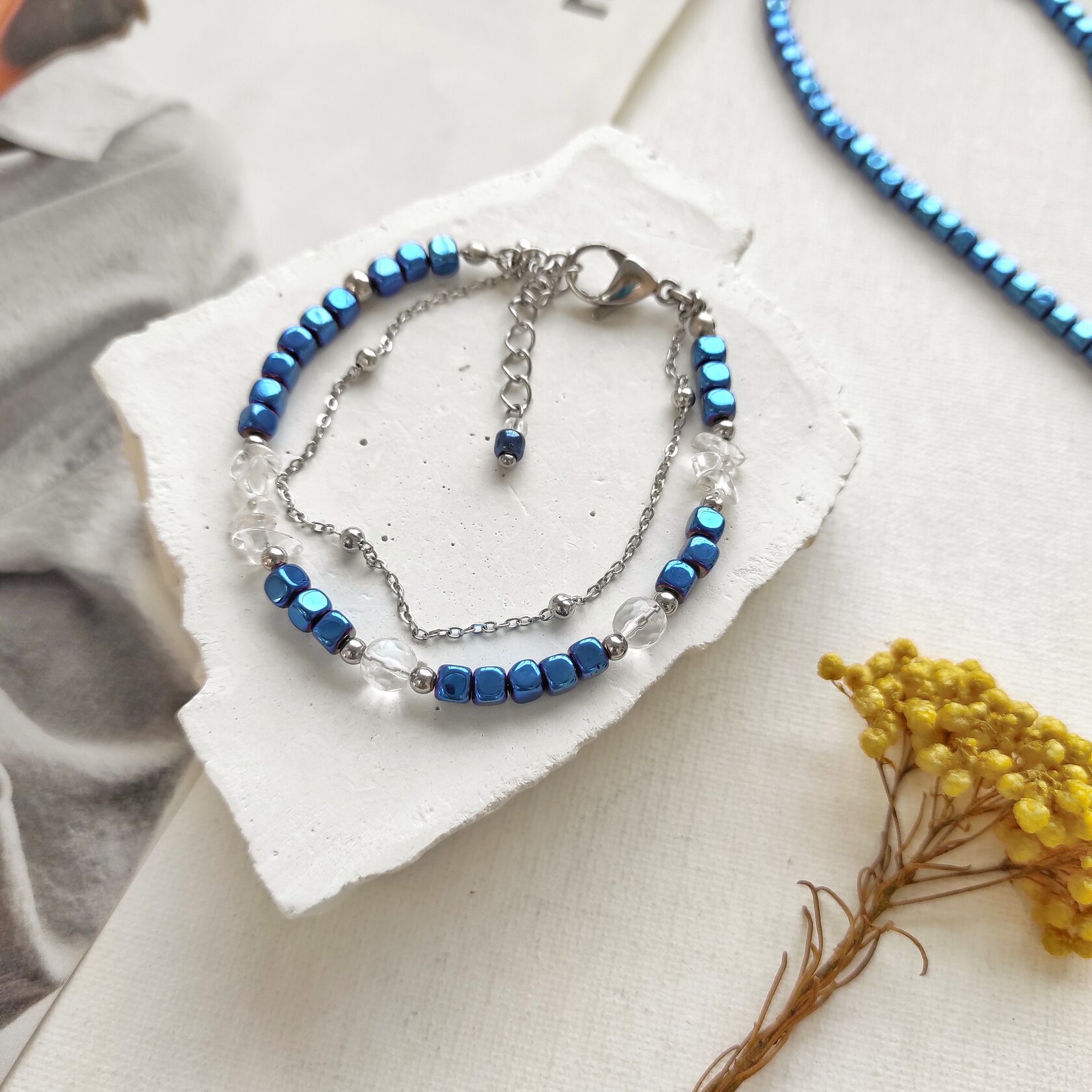 Браслет с синим гематитом