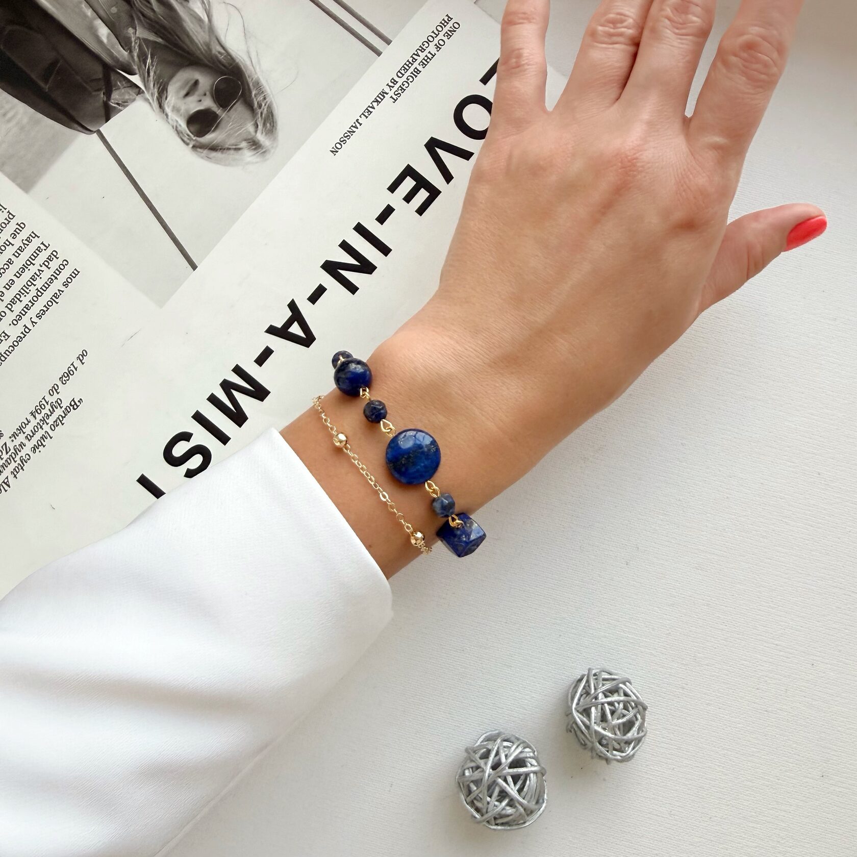 Браслет из лазурита, камни разной формы в позолоченной фурнитуре