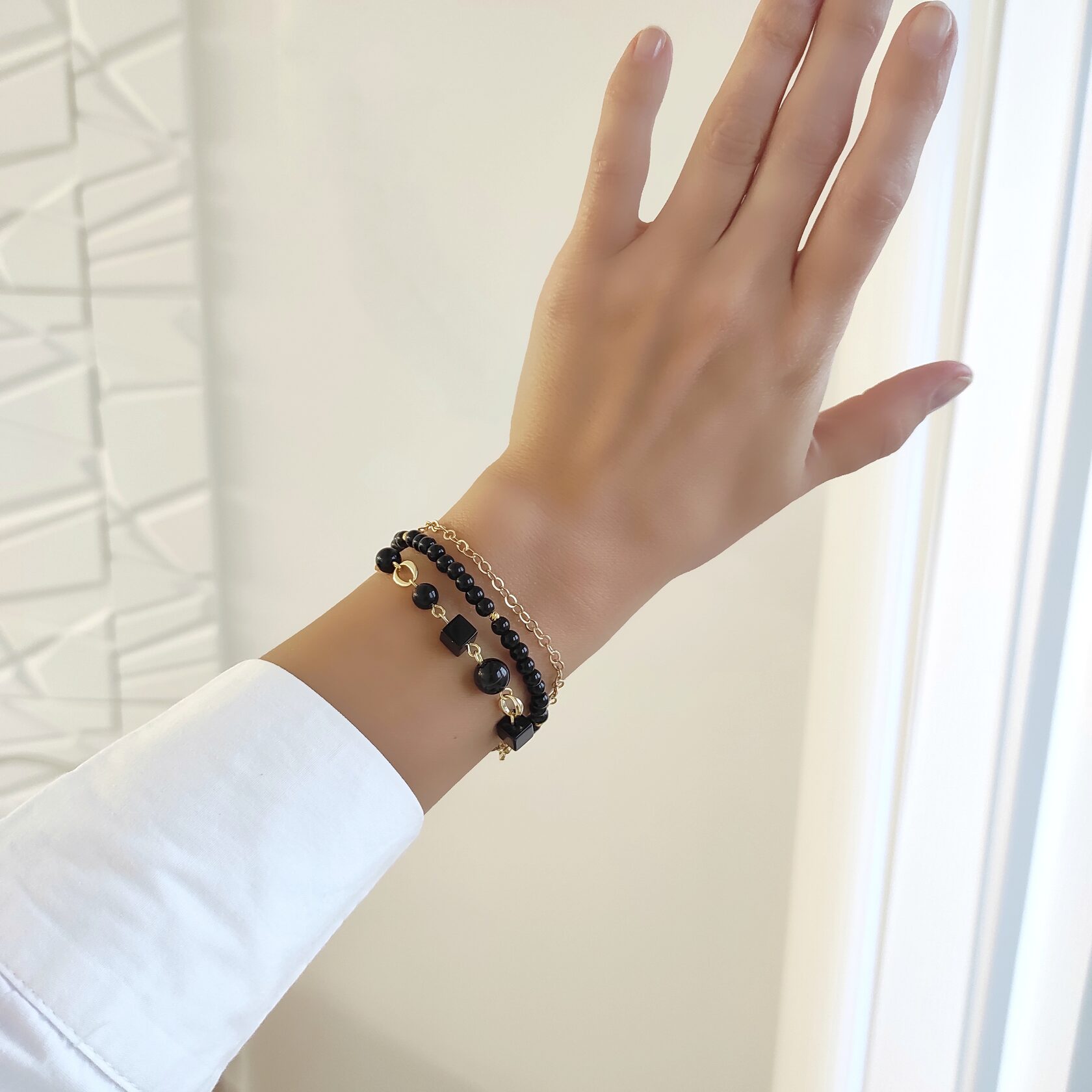 Многослойный браслет из черного агата и оникса в позолоченой фурнитуре