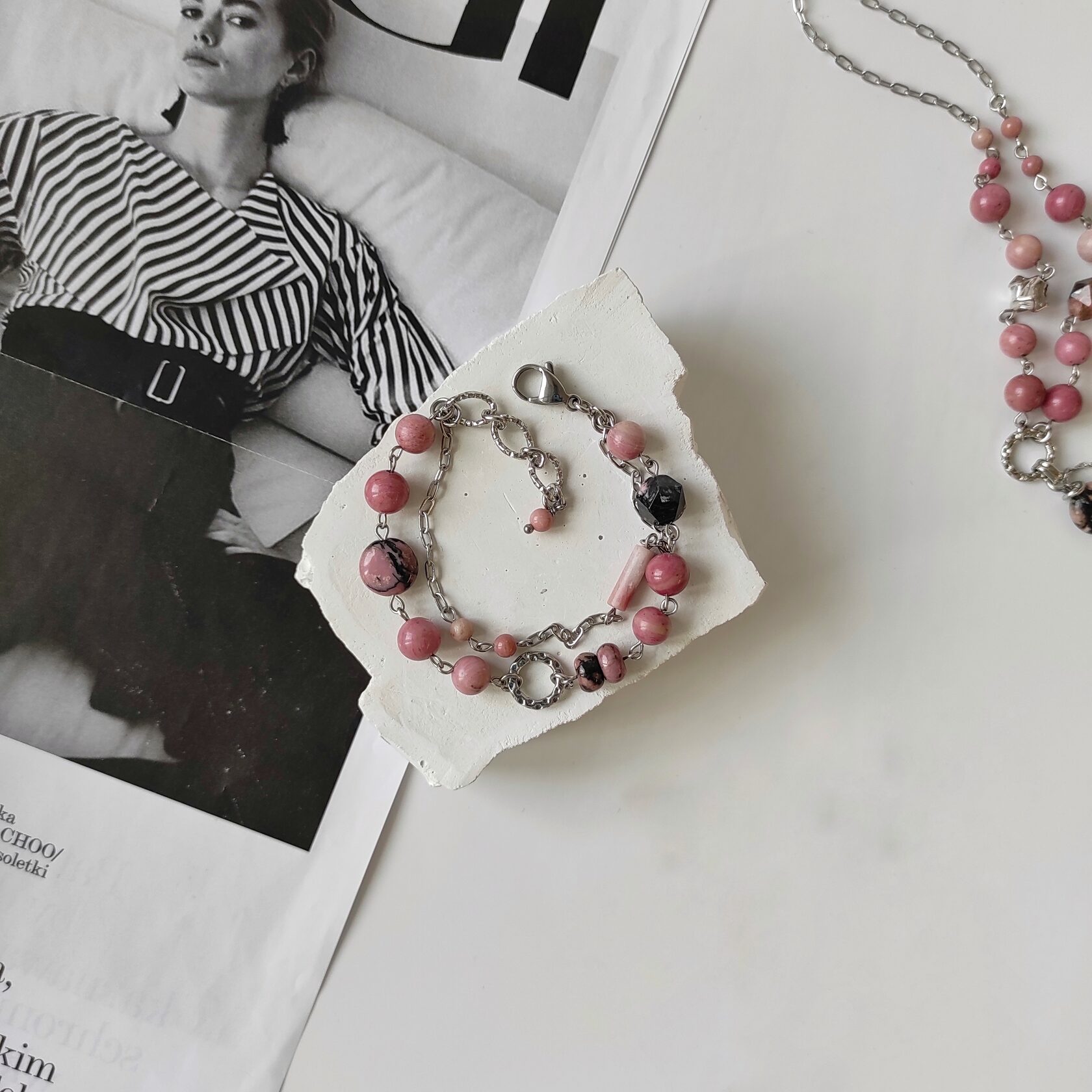 Браслет из родонита