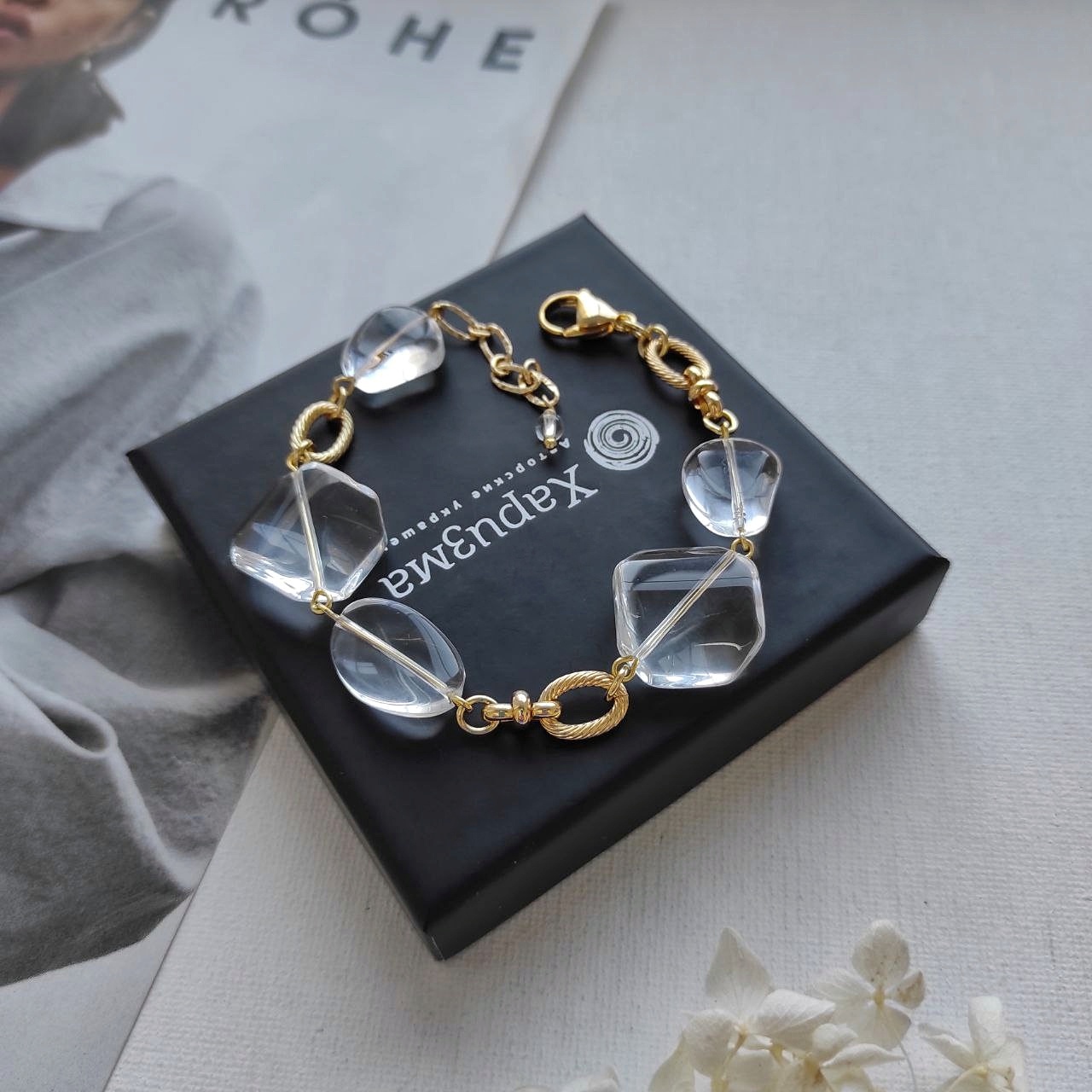 Браслет с горным хрусталем и позолоченными элементами