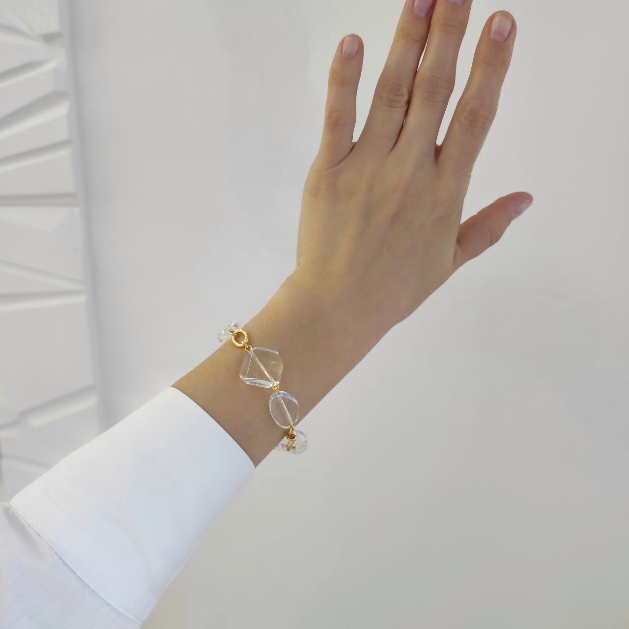 Браслет с горным хрусталем и позолоченными элементами