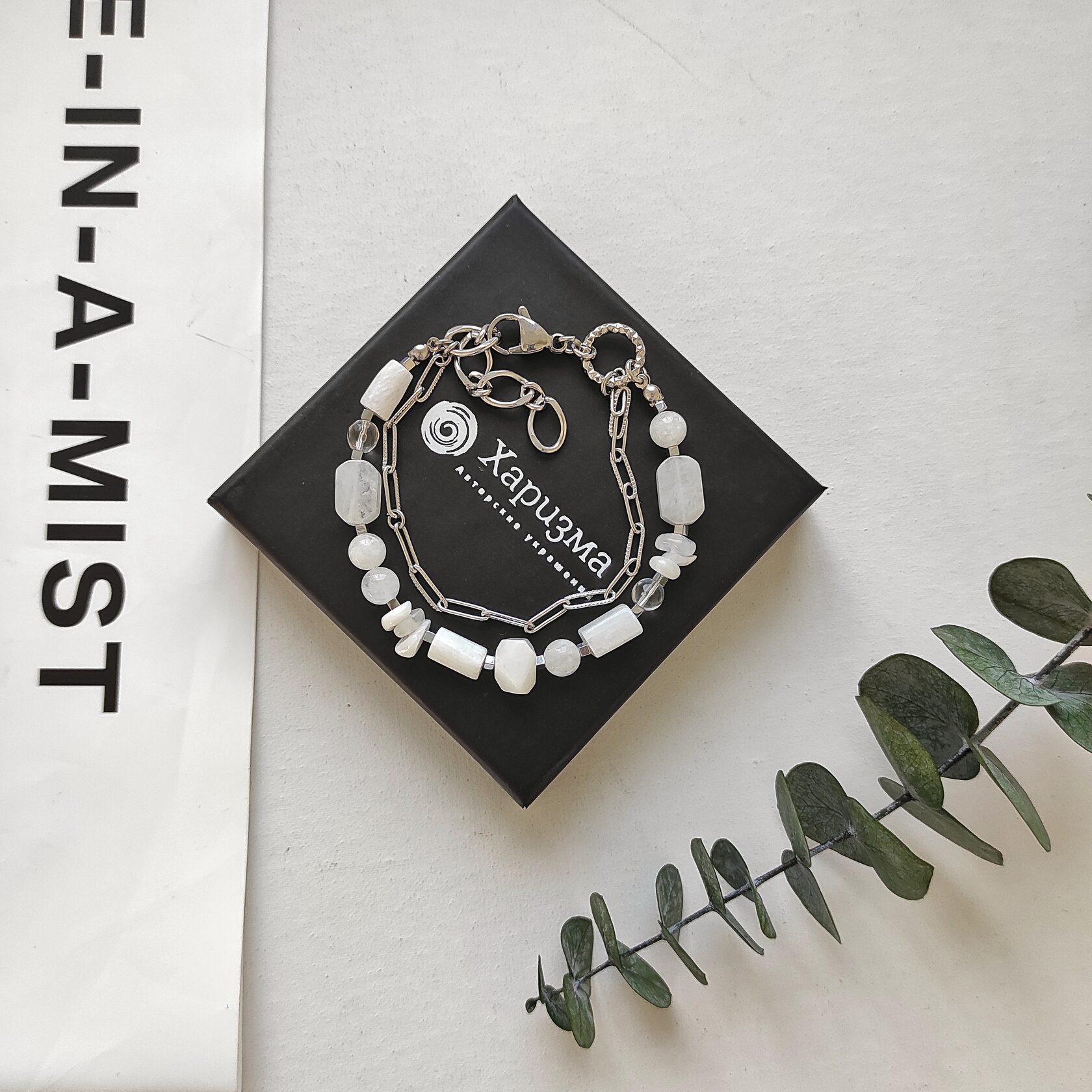 Браслет из натурального лунного камня в фурнитуре из стали