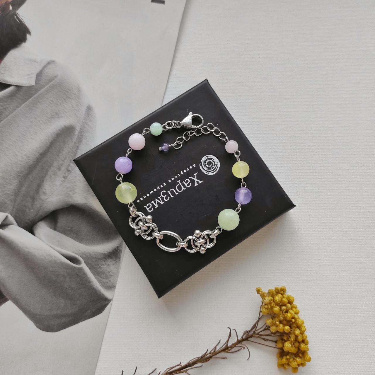 Браслет с кварцем пастельных оттенков: жёлтый, лавандовый, розовый, зелёный