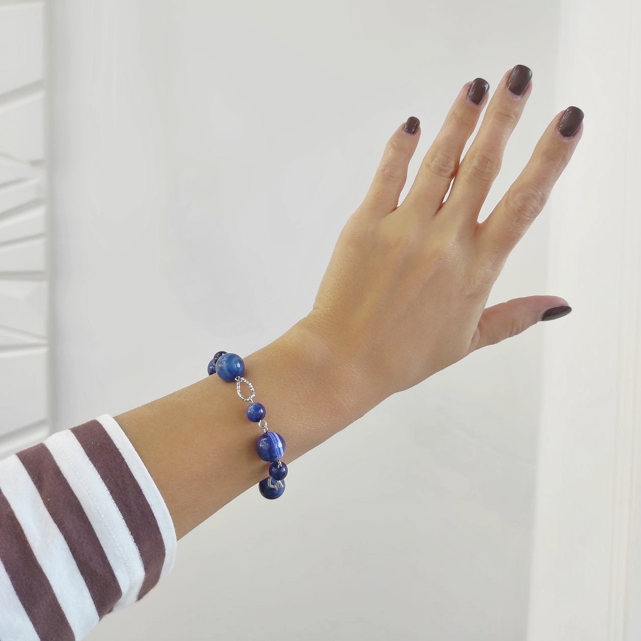 Браслет с синим агатом в фурнитуре из стали