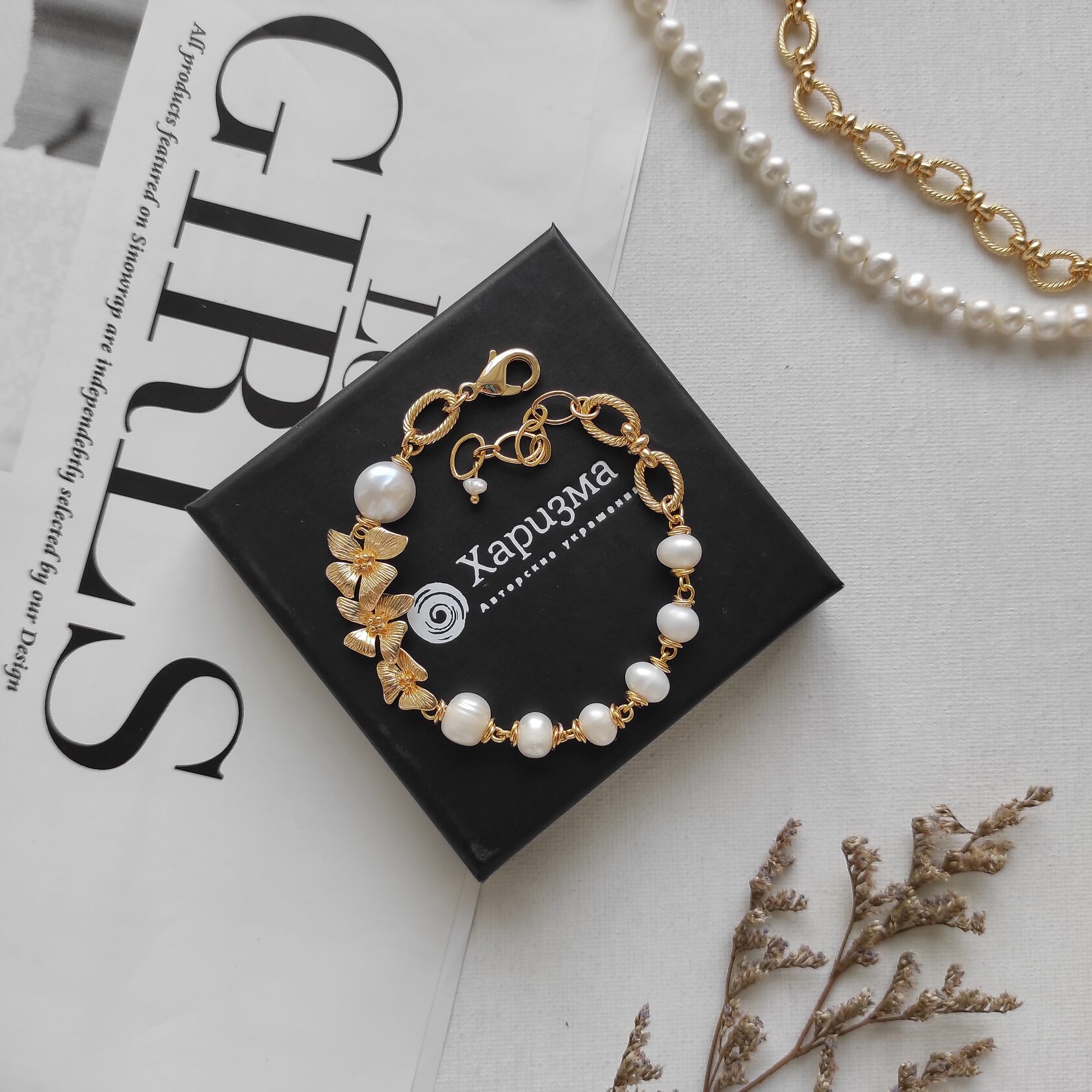 Браслет с жемчугом и орхидеями в позолоченой фурнитуре