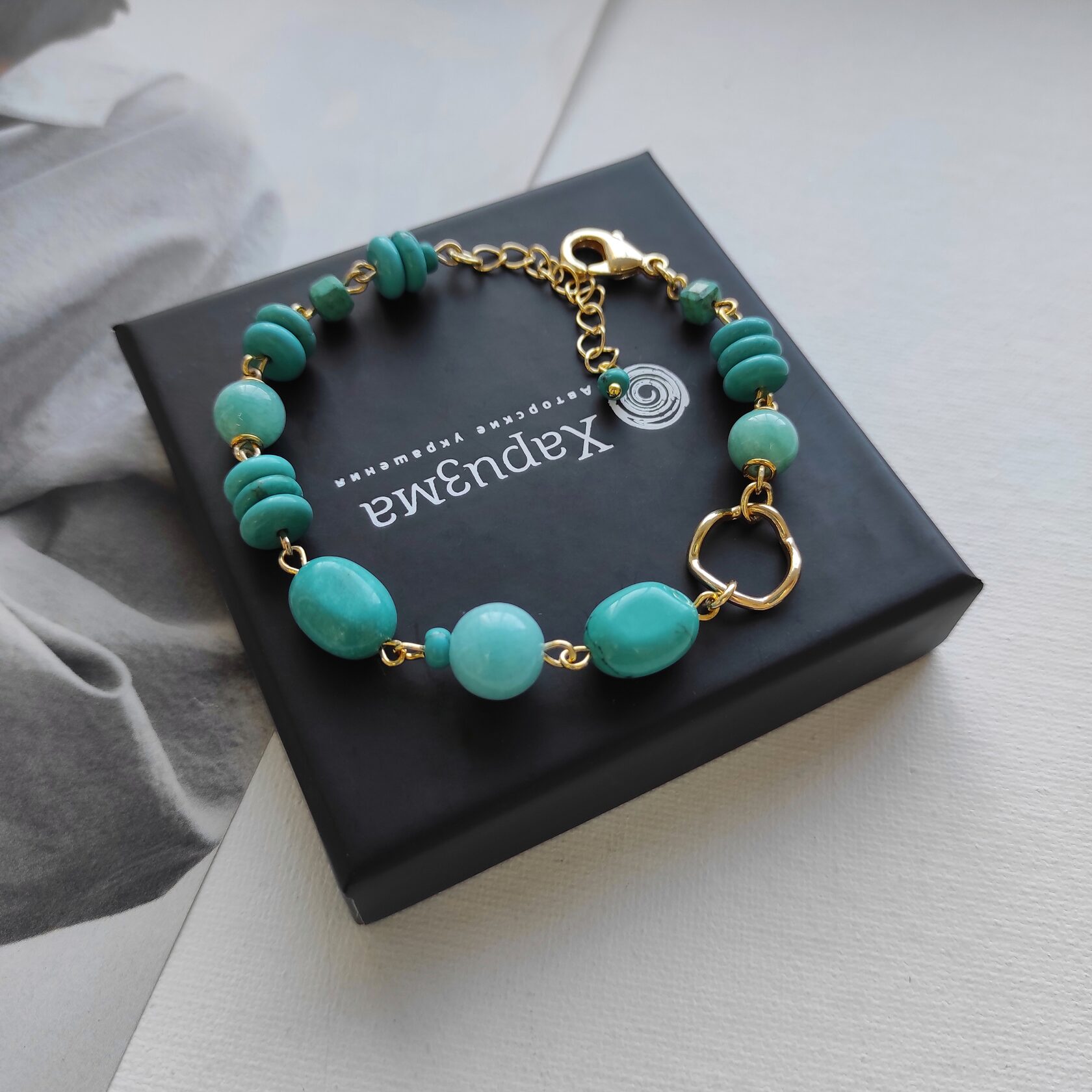 Браслет из турквинита цвета бирюзы, хризоколла и кальцита