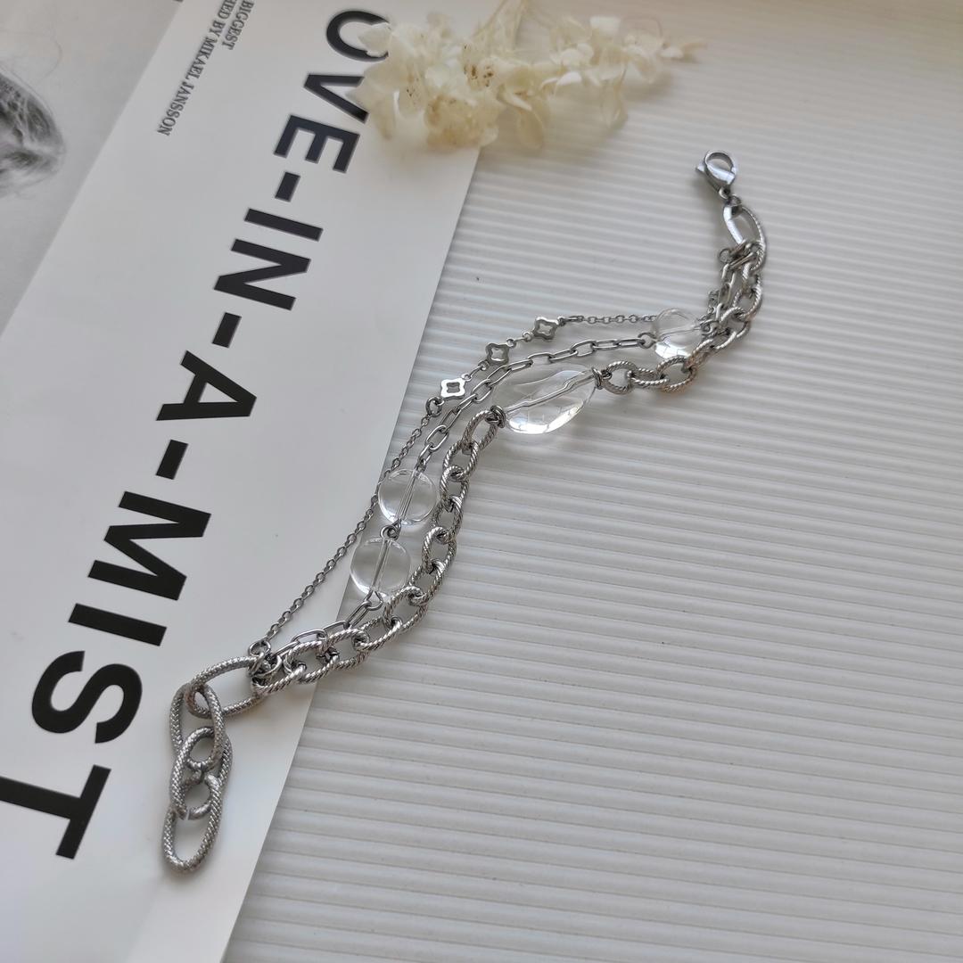 Многослойный браслет с горным хрусталем разной формы