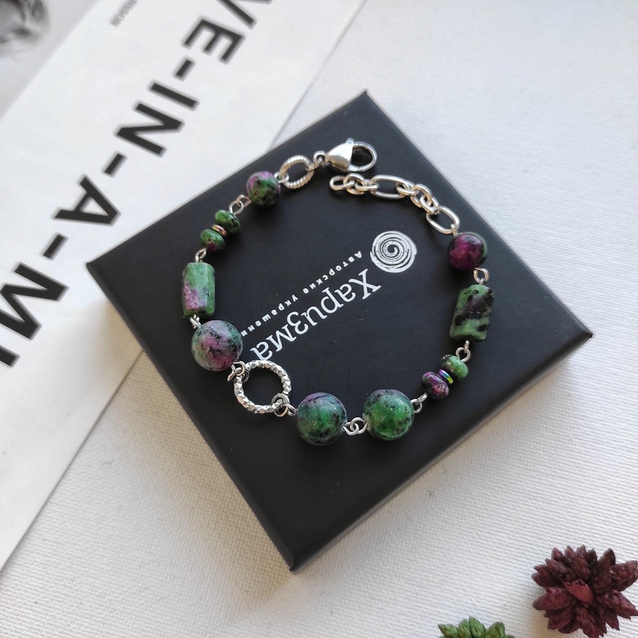 Браслет из цоизита в фурнитуре из стали