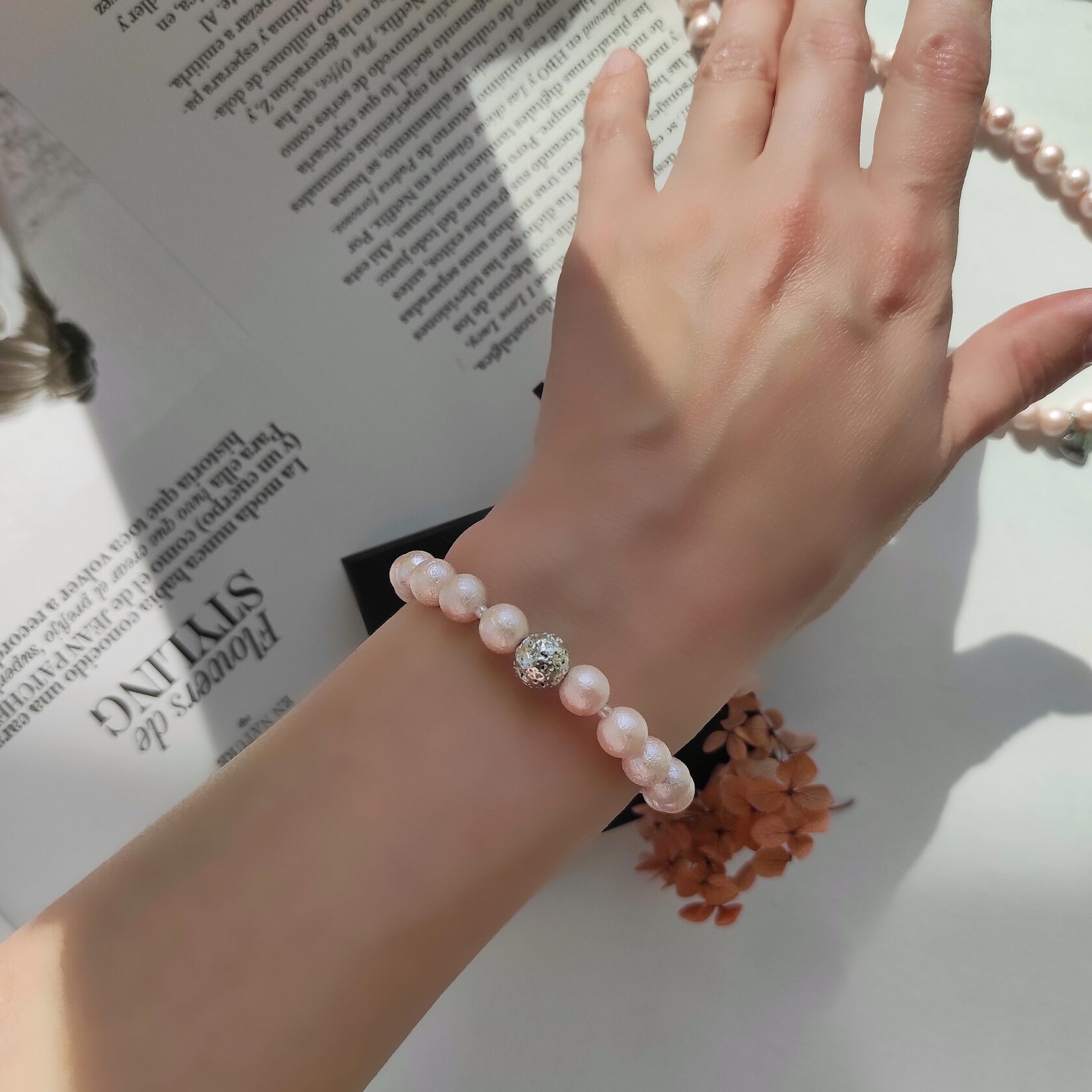 Браслет из хлопкового жемчуга нежно-розового цвета