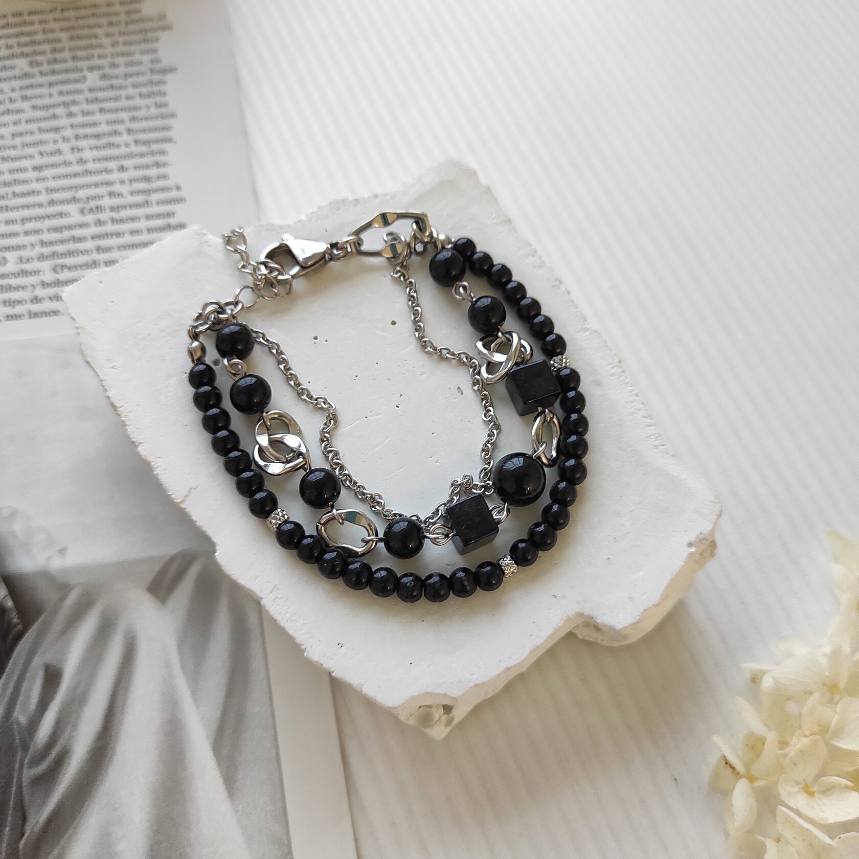 Многослойный браслет из черного агата и оникса в фурнитуре из стали