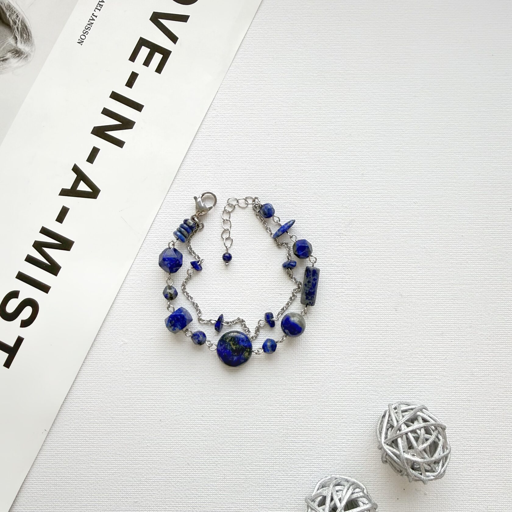 Браслет из лазурита, камни разной формы в фурнитуре из стали