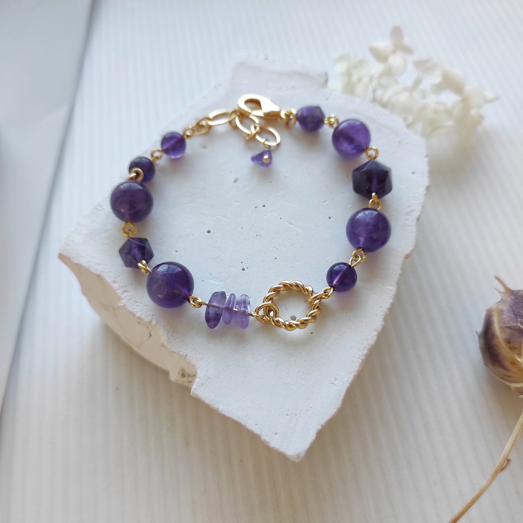 Браслет из аметистов в позолоченой фурнитуре