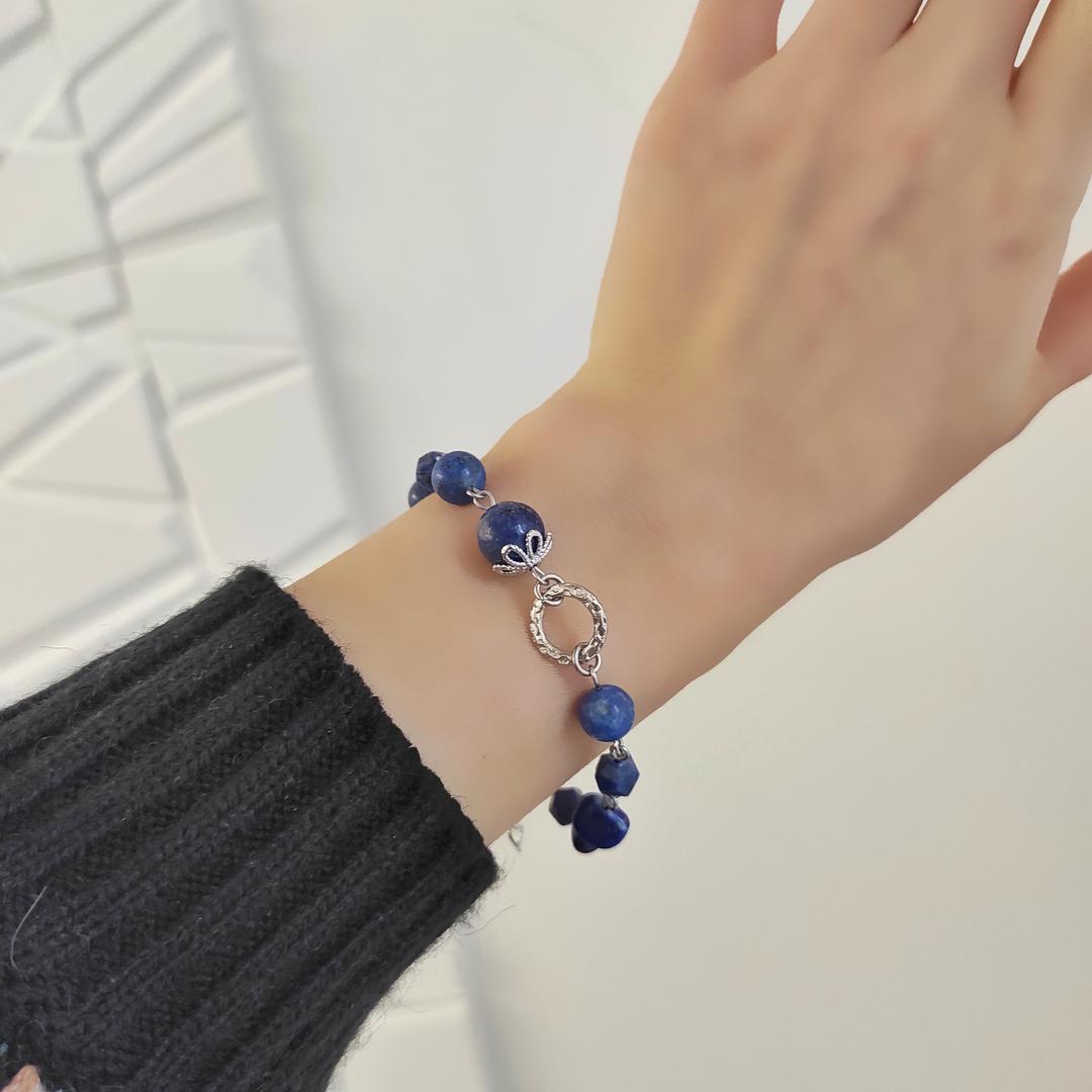 Браслет с лазуритом в белом металле