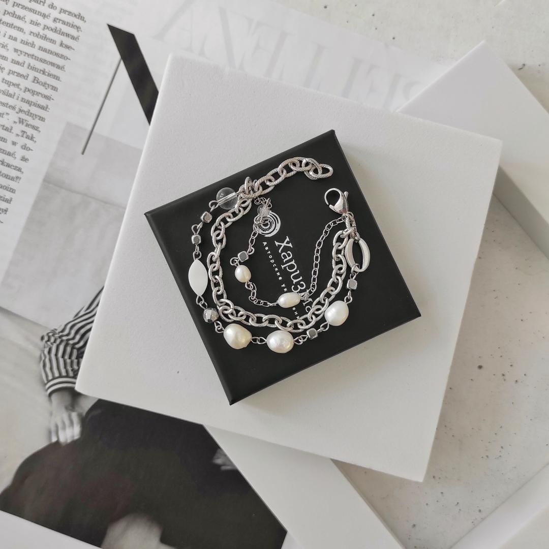 Многослойный браслет с барочным жемчугом и цепями