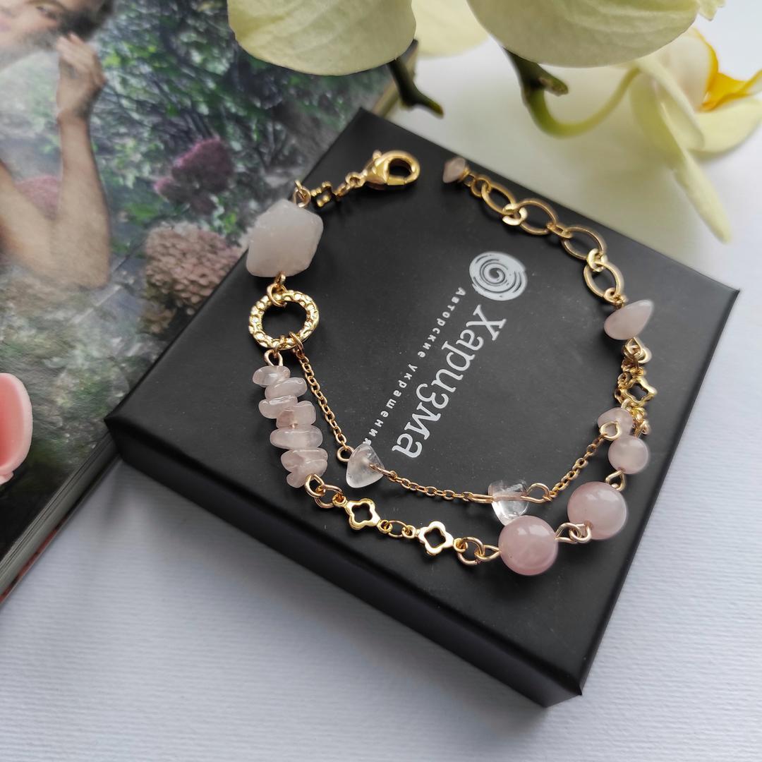 Браслет с розовым кварцем в позолоченной фурнитуре в 2 слоя