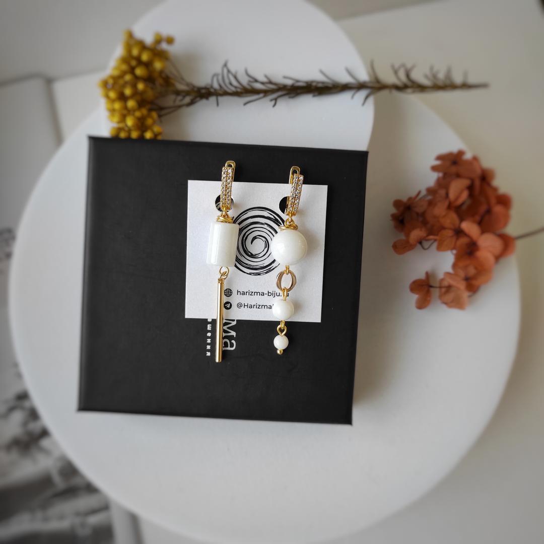 Серьги из белого агата в позолоченой фурнитуре