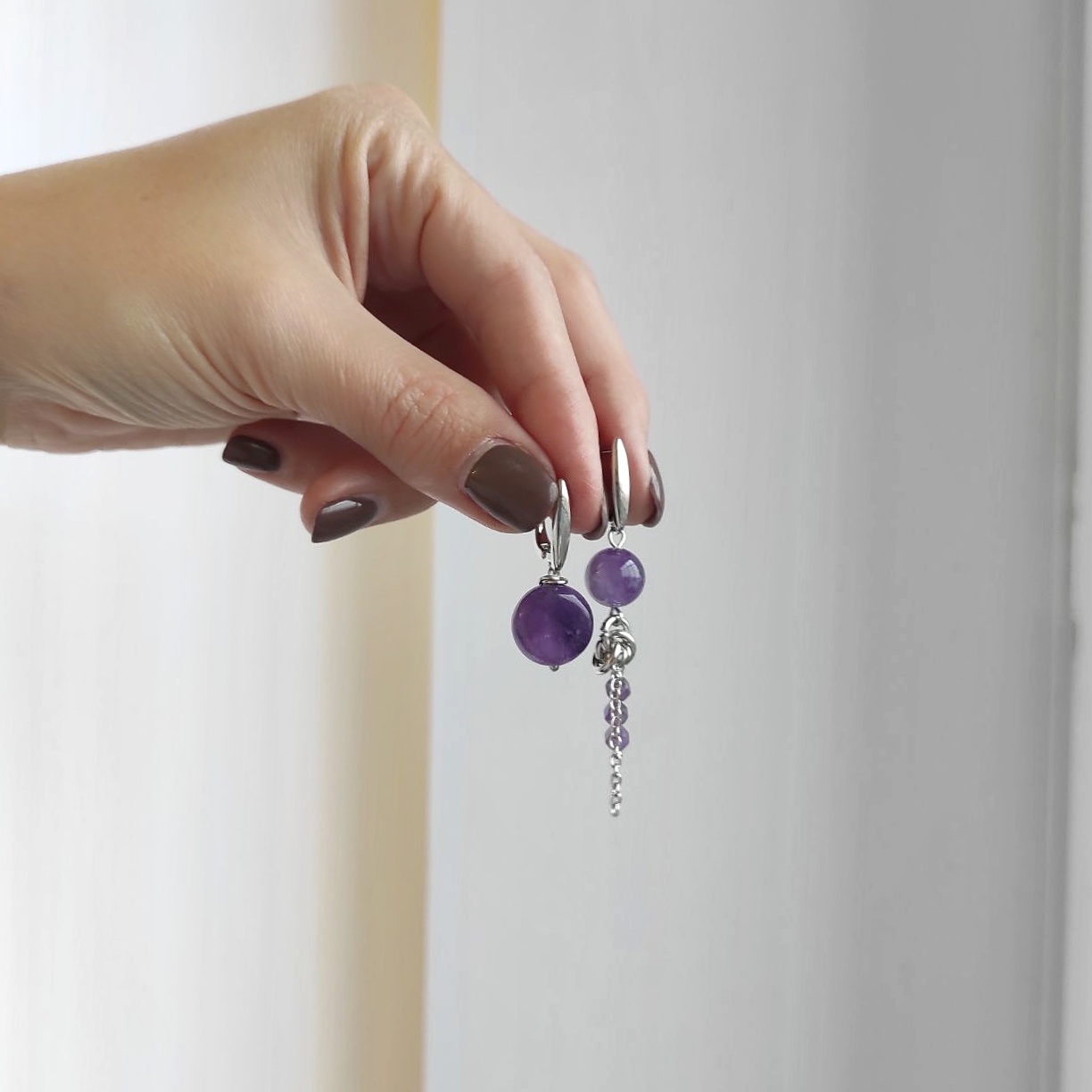 Серьги из аметистов в фурнитуре из стали